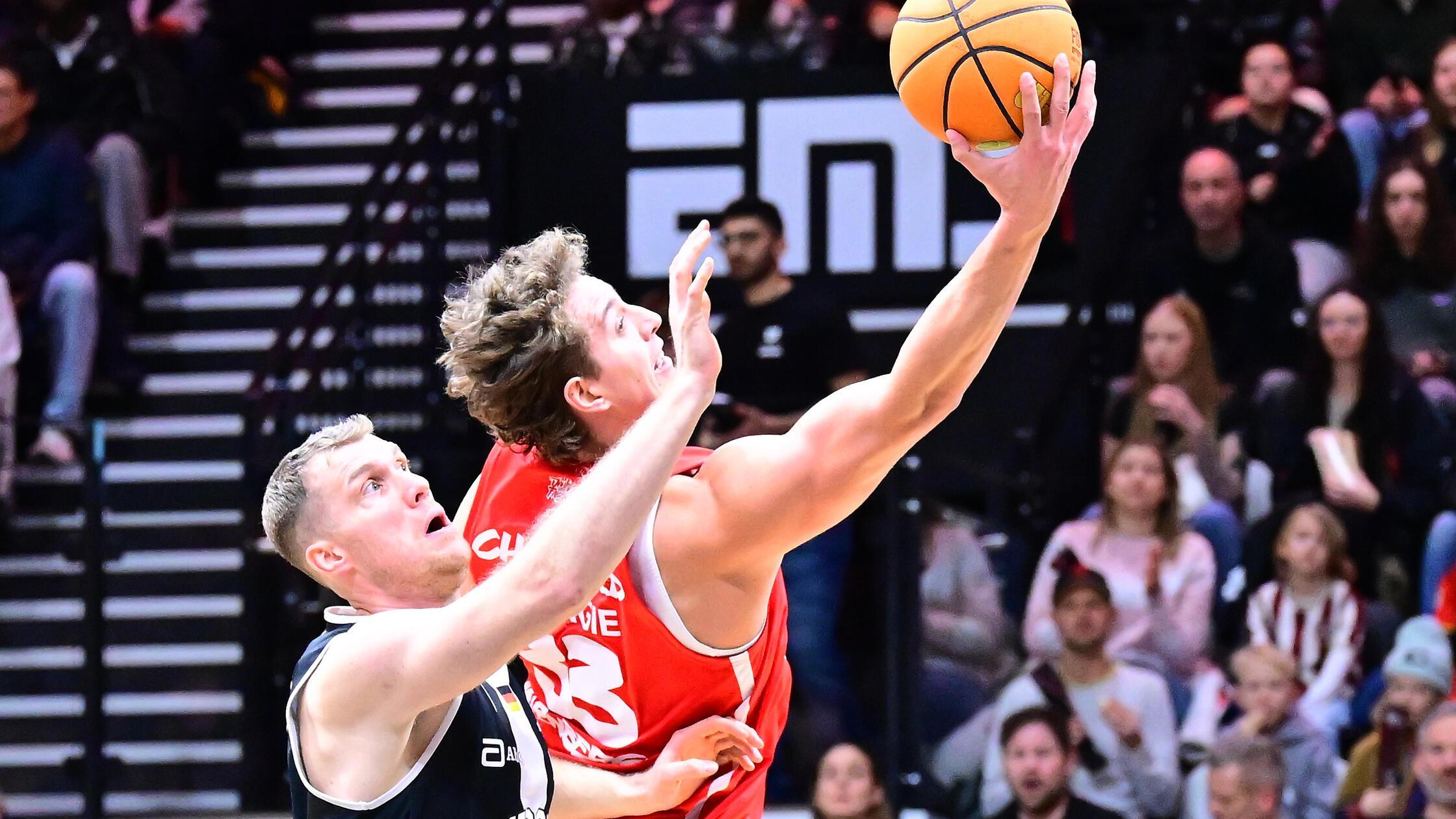 Unerf-llte-W-nsche-Die-N-rnberg-Falcons-unterliegen-den-Gie-en-46ers-mit-64-74