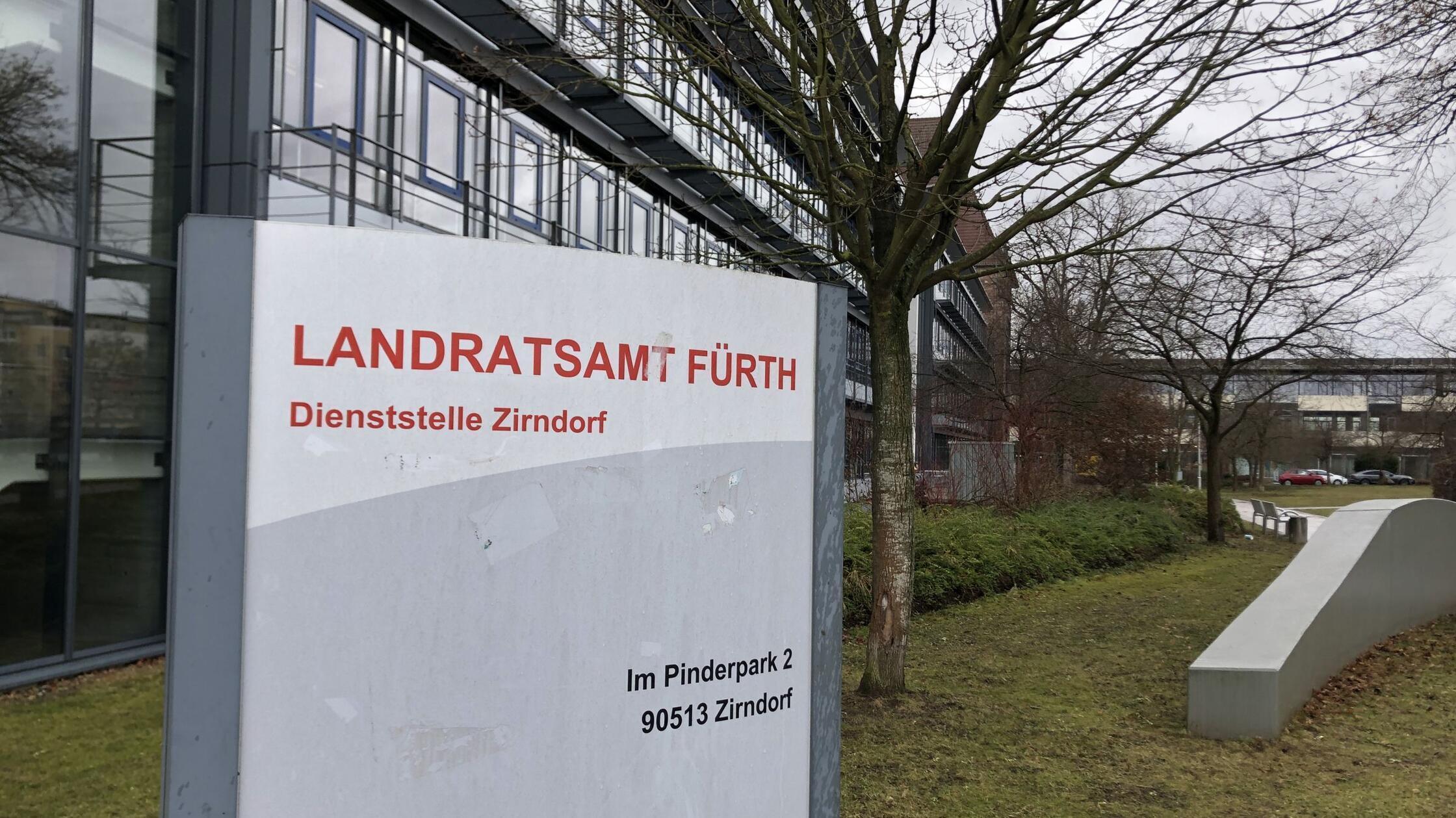 Motto-Ehrlich-Sparsam-So-geht-der-Landkreis-F-rth-Gro-investitionen-in-der-Bildung-an