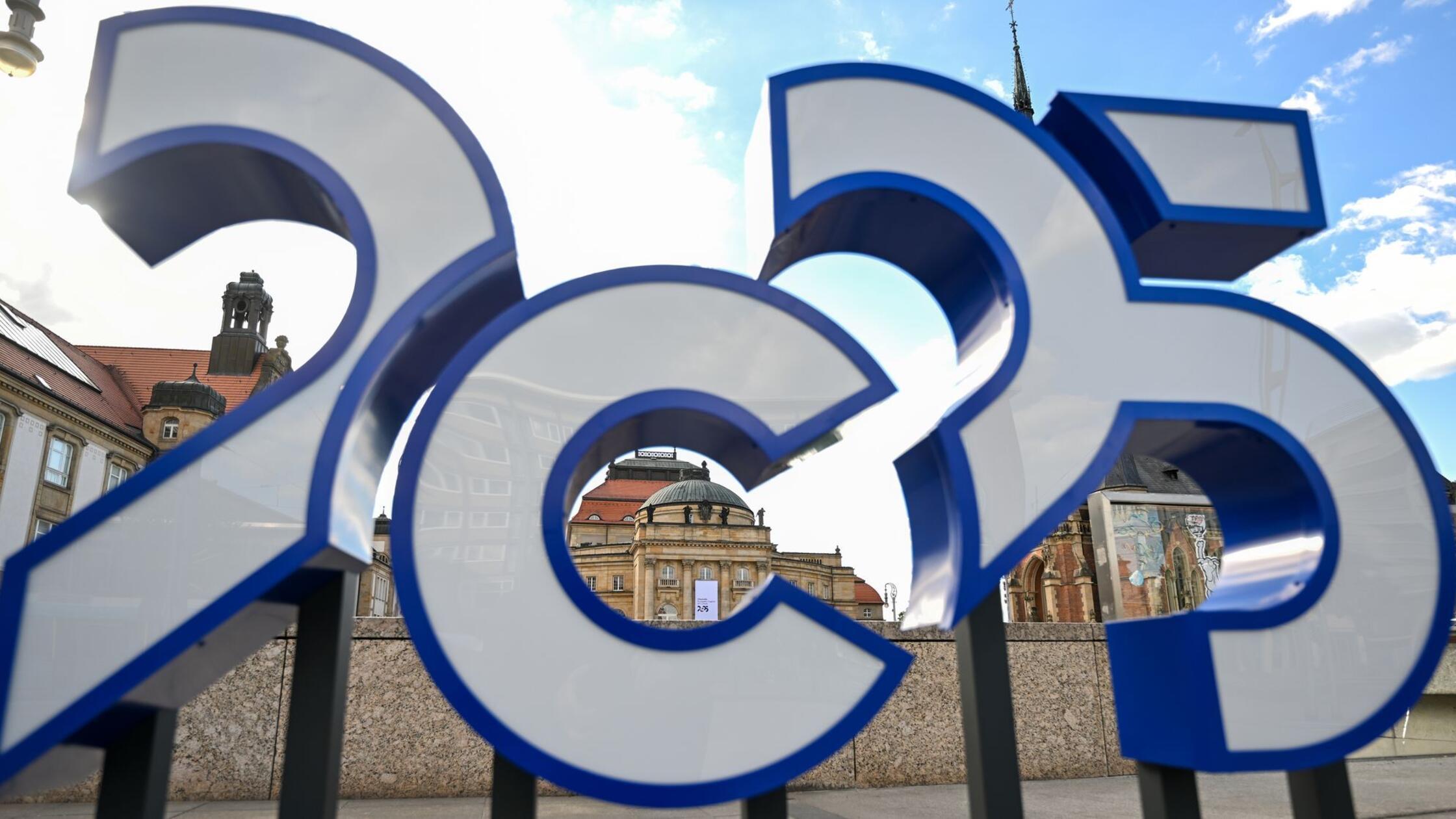 25-aus-25-ein-Jahresr-ckblick