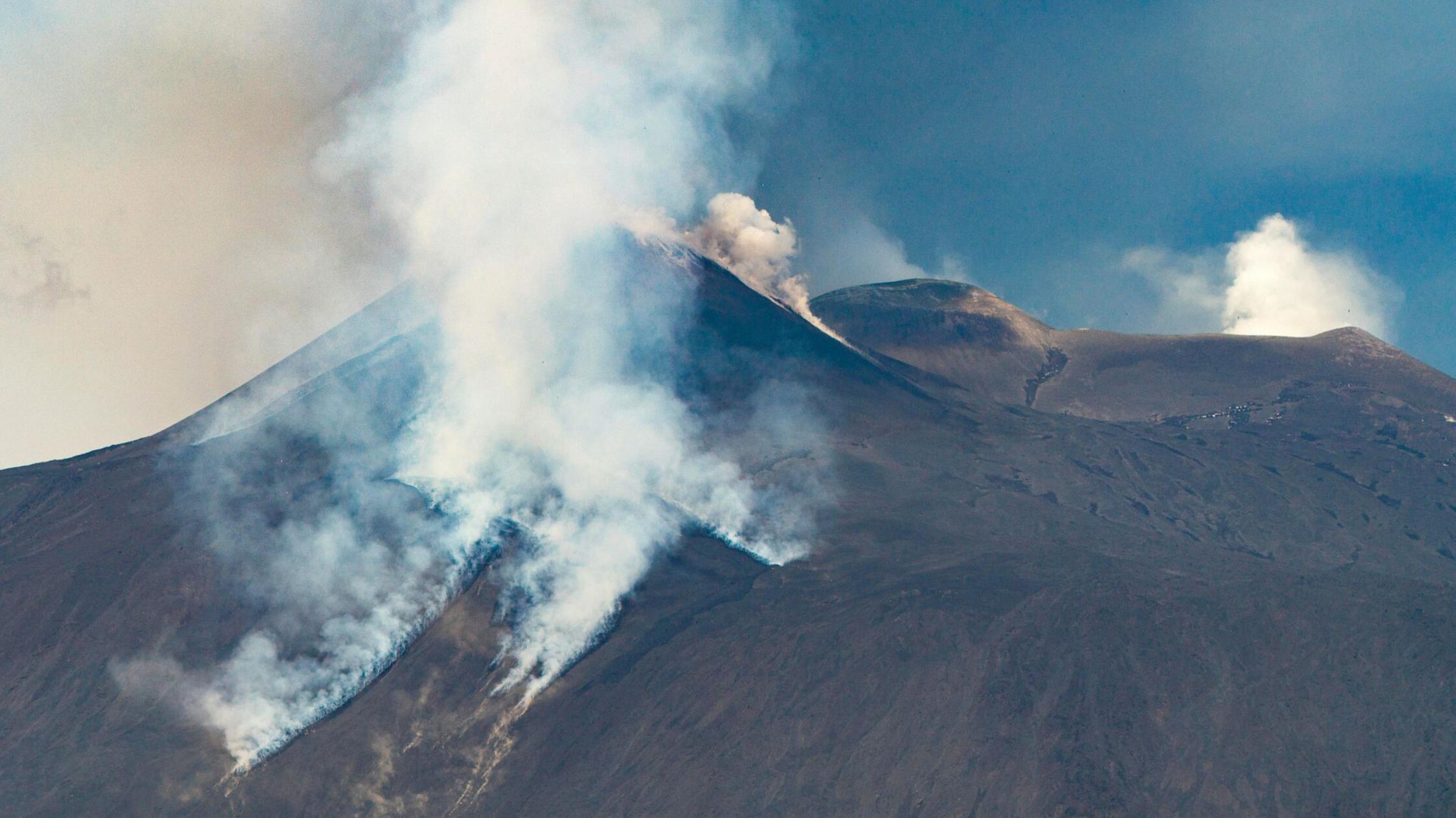 Die Lage wird brenzliger: Lavafontänen am Ätna Dutzende Meter hoch - Warnstufe erhöht