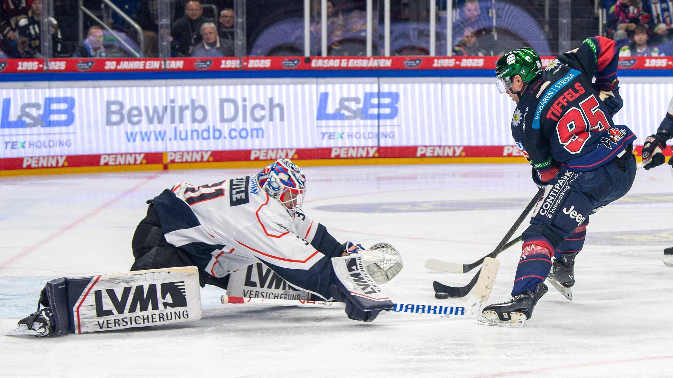 Chancenlos-in-der-Hauptstadt-Fehler-Umstellungen-und-Ausf-lle-setzen-den-Ice-Tigers-zu