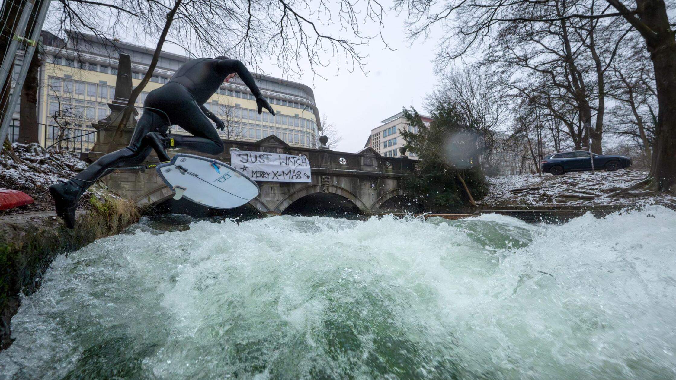 Surfgemeinschaft-f-r-pragmatische-L-sung-bei-Eisbachwelle