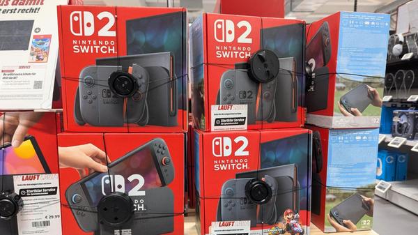 Nintendo Switch 2 Stapel Kartons frontal