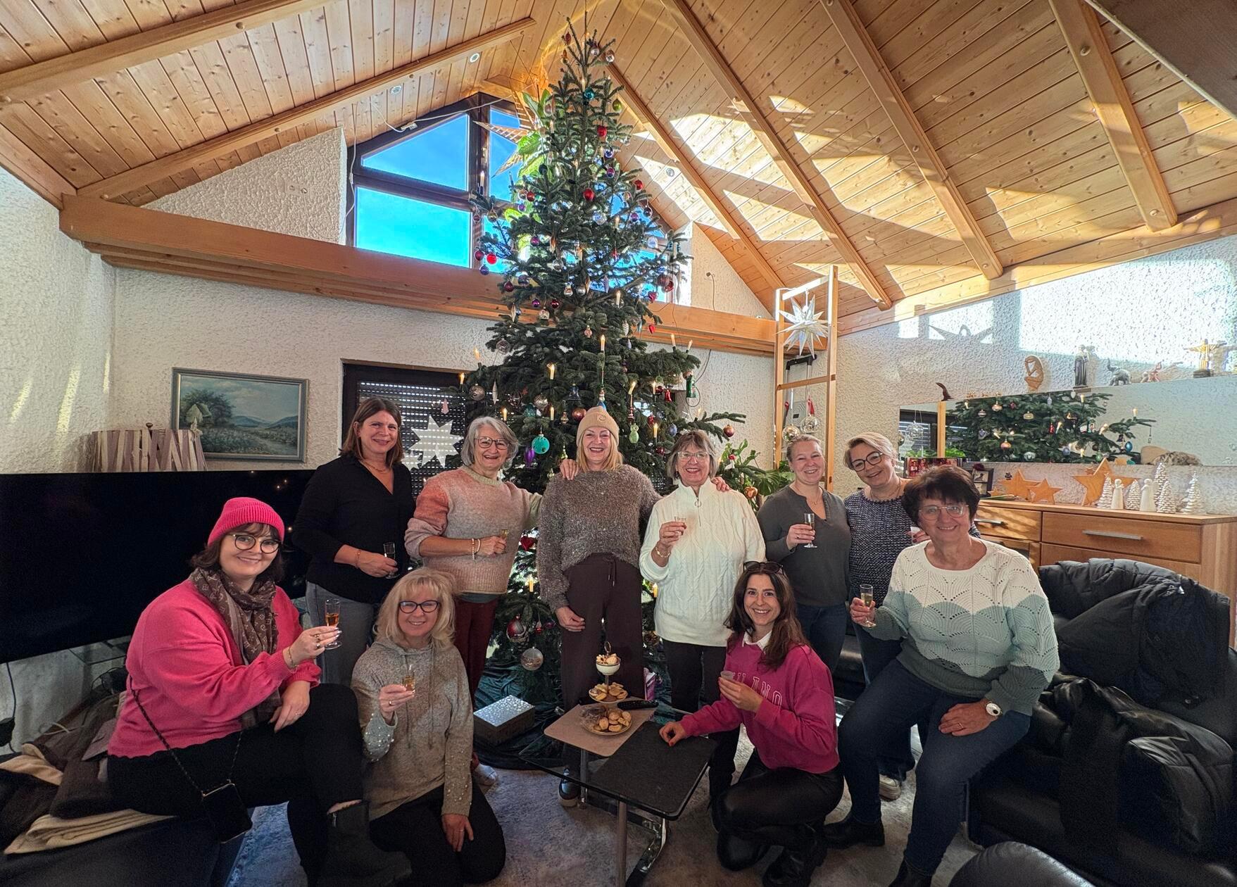 Von-Tannenduft-bis-Schnaps-Pinzbergs-besondere-Nachweihnachtstradition-in-Bildern