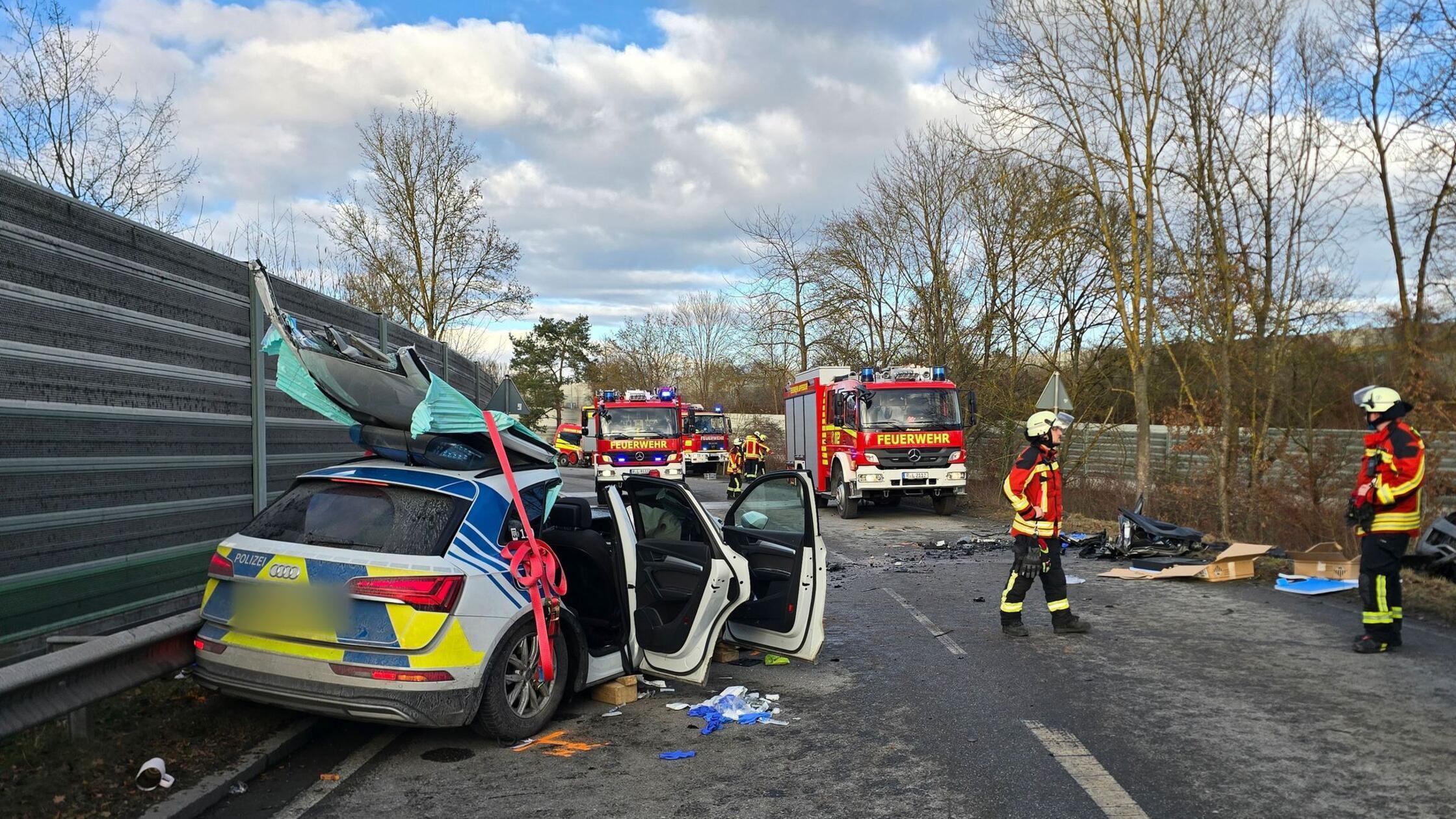 V nemškem Lappersdorfu v prometni nesreči s policijskim vozilom poškodovane štiri osebe