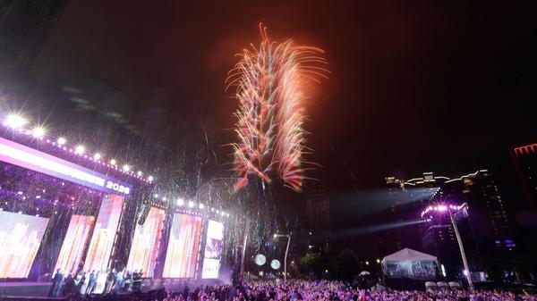 Am Taipei 101 Tower in Taiwan war ein besonderes Spektakel geboten.