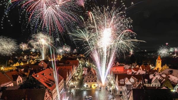 auszug-aus-dem-laufer-silvesterfeuerwerk-2025danie