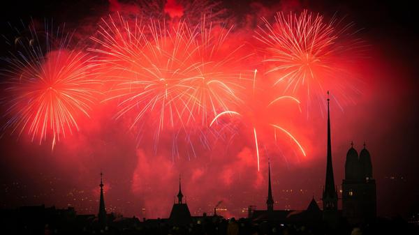Auch der Nachthimmel über Zürich strahlte.