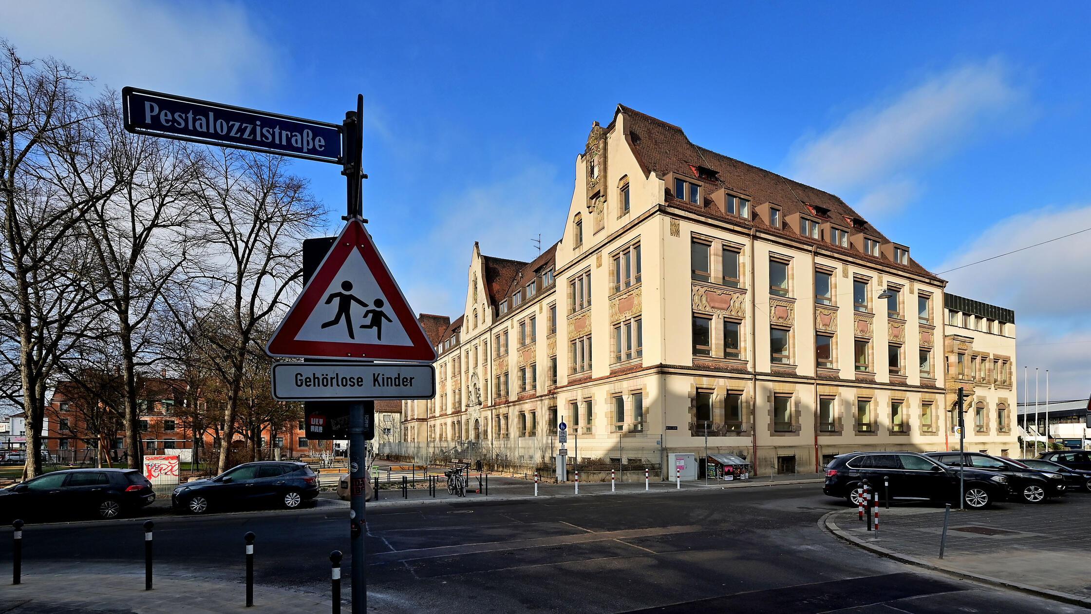 Warum-ein-pr-chtiges-Jugendstil-Schulhaus-in-N-rnberg-trotz-Schulraummangels-leer-steht