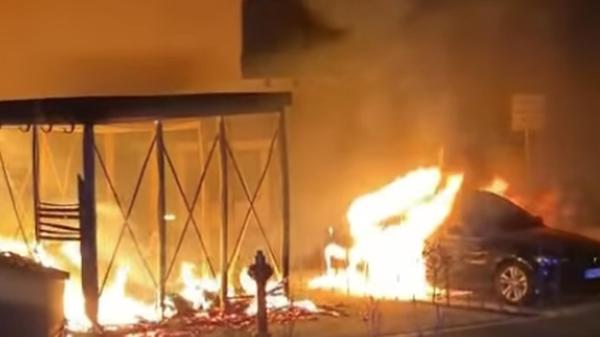 Auto brennt in Baiersdorf