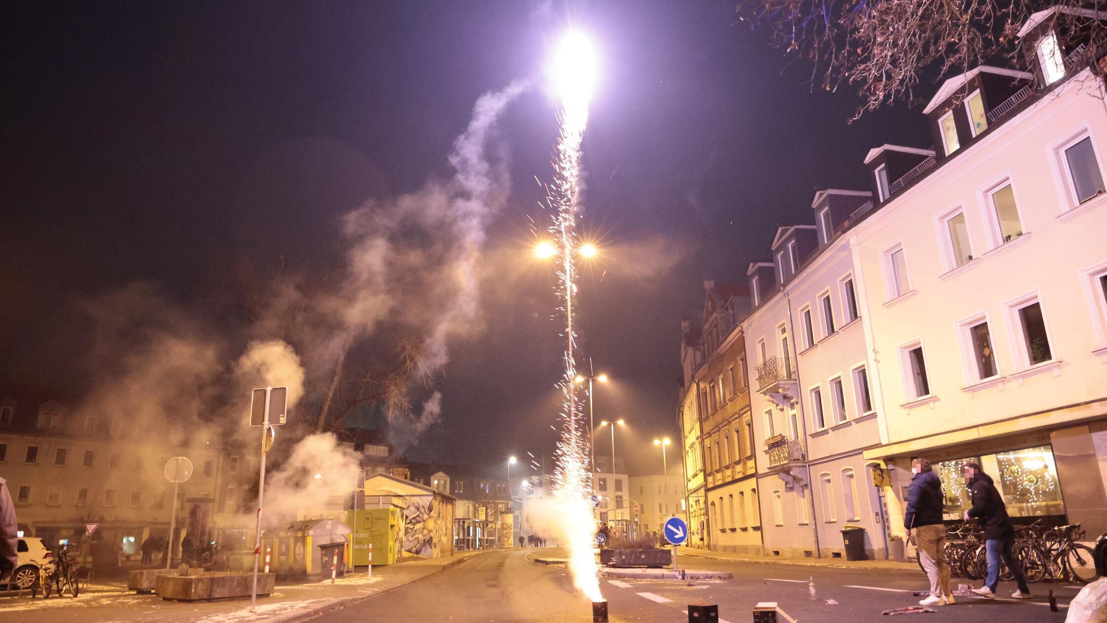 Silvester-und-Neujahr-in-Erlanger-und-ERH-Brennende-Autos-und-Widerstand-gegen-Polizei