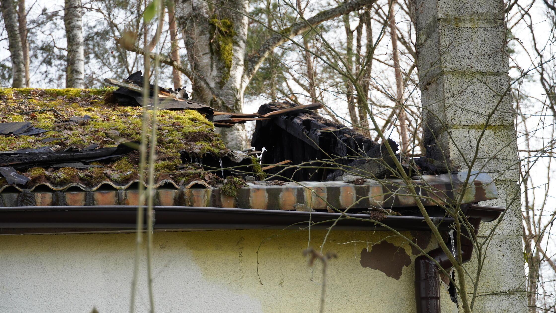 Feuer-bei-Burgthann-berrascht-Seniorin-im-Schlaf-Ausl-ser-waren-wohl-Feuerwerksk-rper