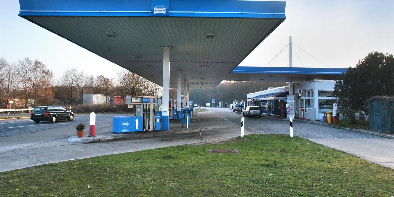 2,31 Euro pro Liter E10: Warum Sprit an Autobahn-Tankstellen auch in ...