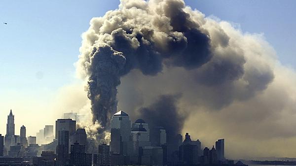 Es gilt jedoch als bewiesen, dass Silverstein alles andere als Gewinn bei der Tragödie machte. Er erlitt sogar einen erheblichen finanziellen Verlust. Denn er musste vertragsgemäß die Pacht trotz der Zerstörung der Gebäude weiterzahlen. In die Neubauten, die er am Ground Zero errichten musste, um überhaupt wieder Geld zu verdienen, musste er inzwischen mehr als zehn Milliarden Dollar investieren - weit mehr also, als er durch die Entschädigung erhalten hatte.