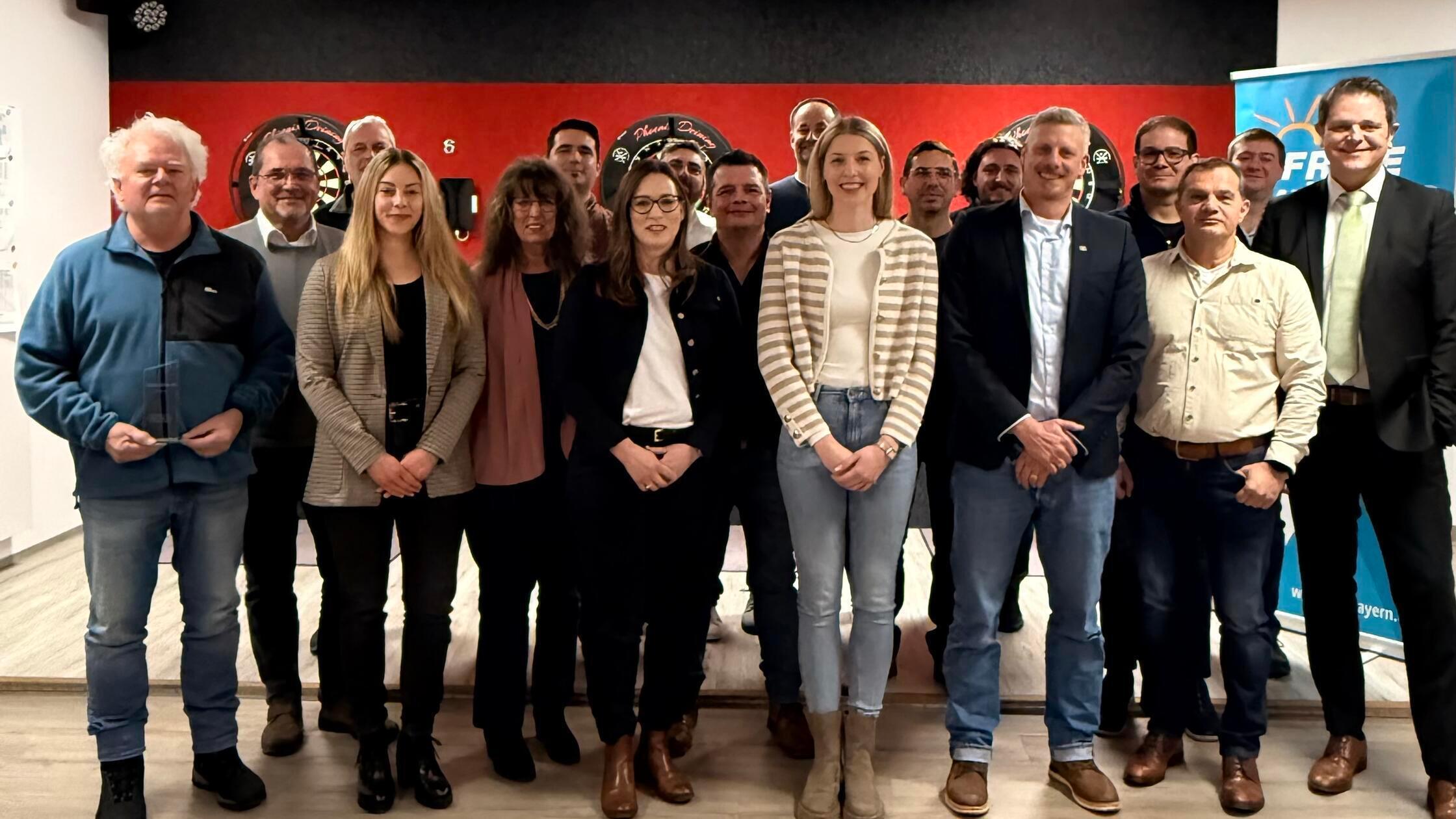 Frischer-Wind-f-r-Deining-Mit-diesem-Team-ziehen-die-Freien-in-Deining-in-den-Wahlkampf