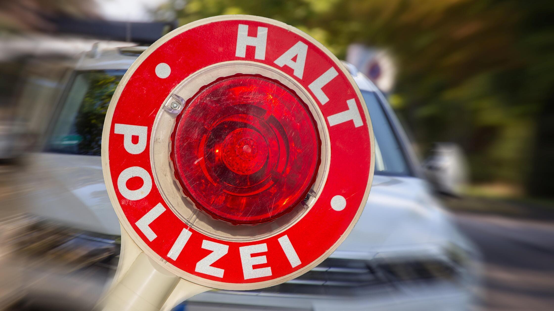 W-hrend-der-Fahrt-Mann-wechselt-auf-der-A9-bei-Allersberg-Fahrer-auf-Beifahrersitz