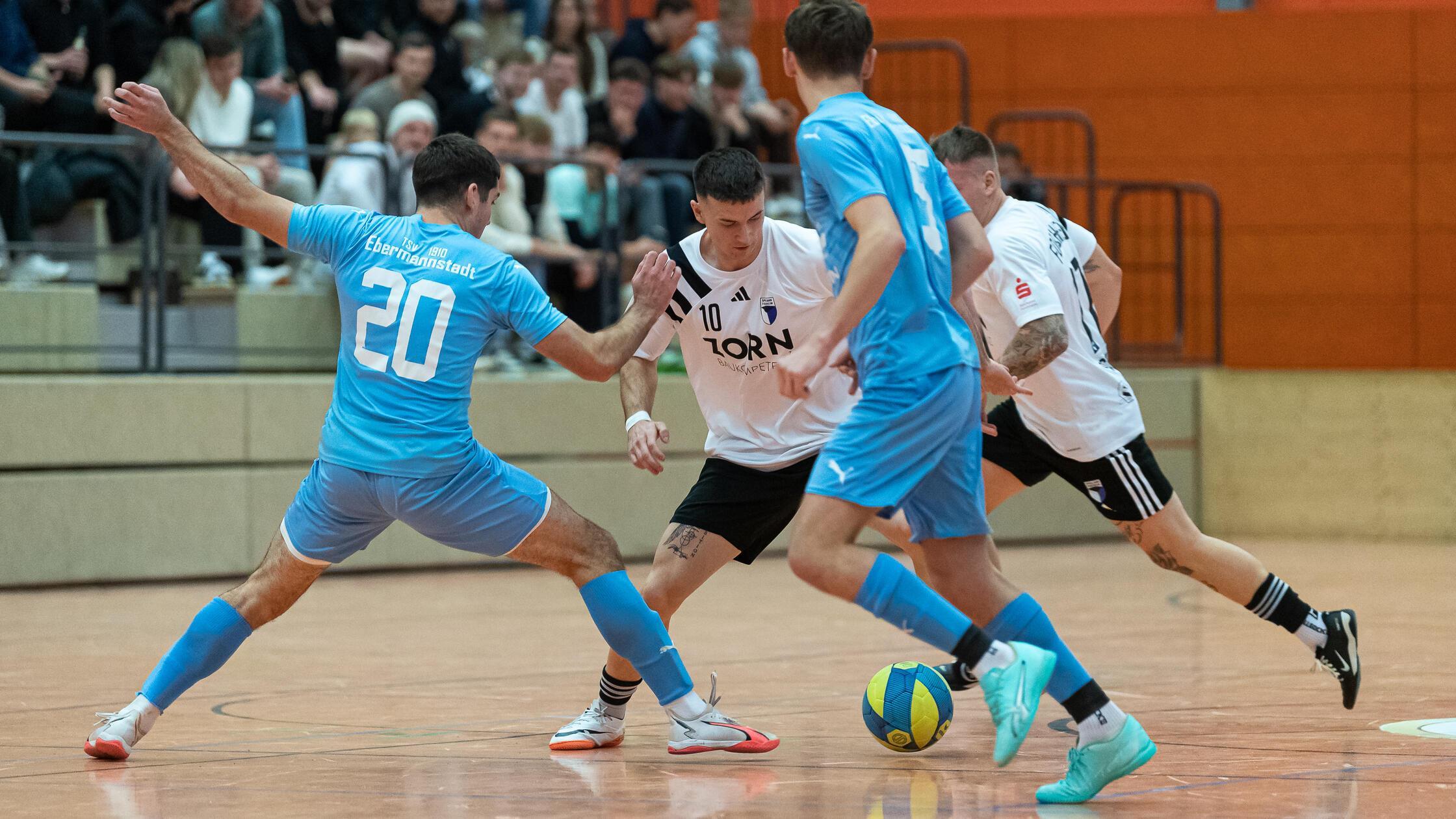 Landesliga-Knipser-scheitert-vom-Punkt-Weisendorf-gewinnt-Sparkassen-Cup-in-Eggolsheim