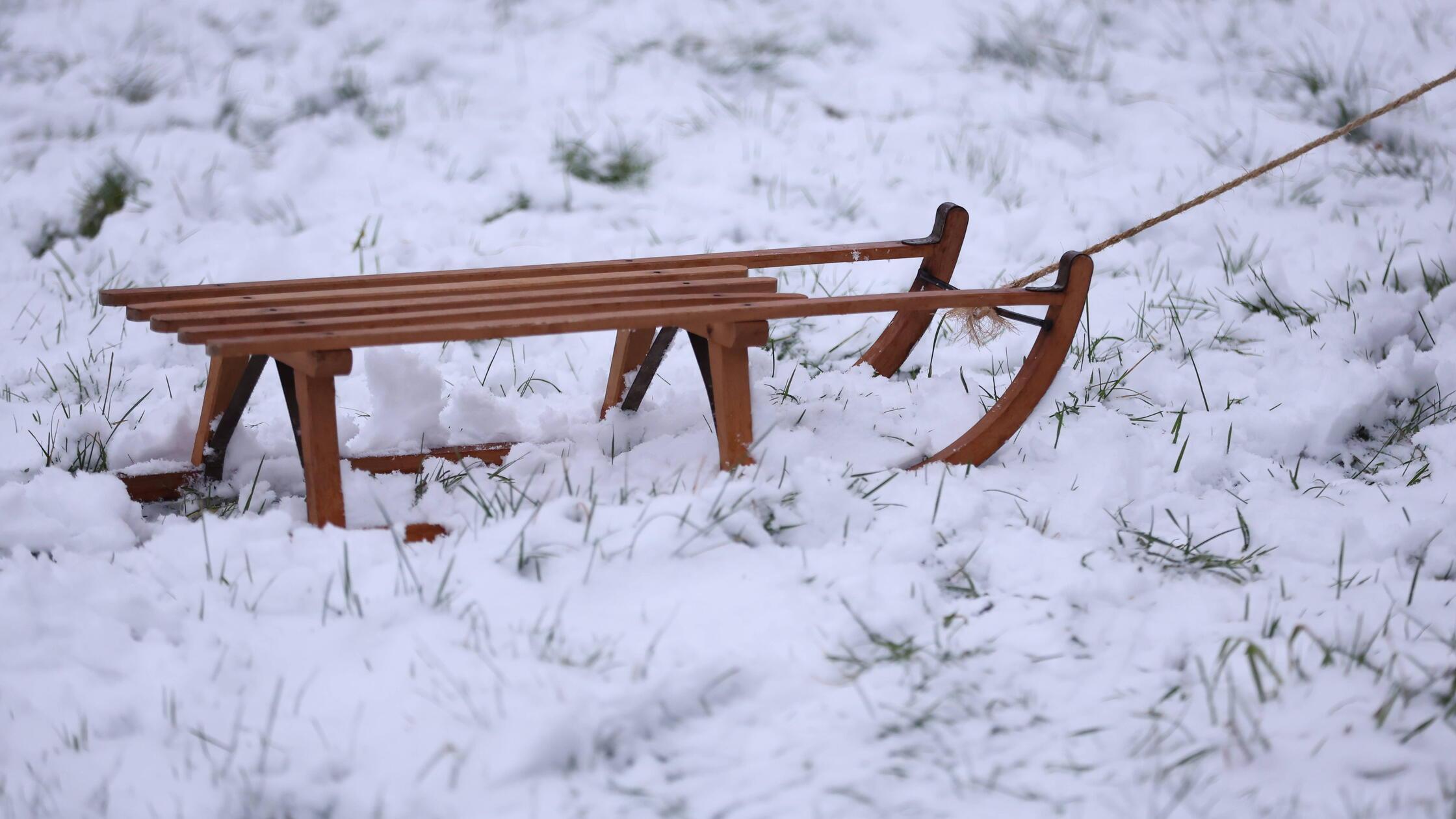 Gegen-Betonpfeiler-Zehnj-hriger-Junge-verletzt-sich-beim-Rodeln-in-Muggendorf