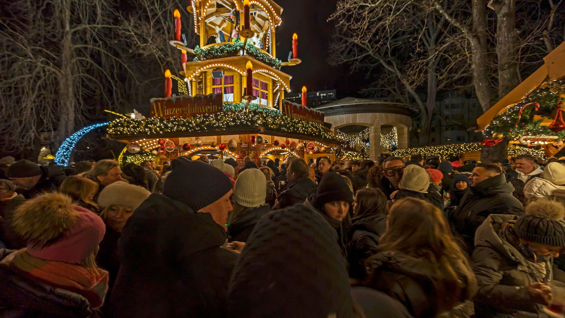 FN_Silvester_Gluehweinpyramide10_hvd_010126