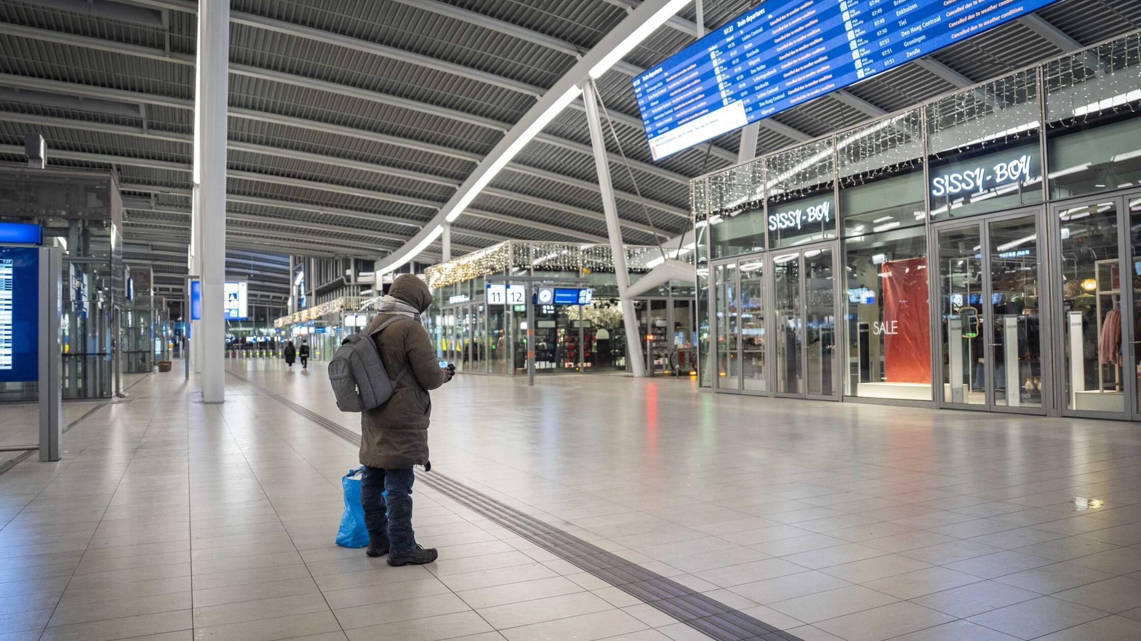 Nichts geht mehr in der Niederlande: Zugverkehr liegt still - auch Flüge gestrichen