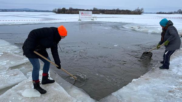 Schon einen Tag vor dem großen Eisbaden wird klar: Dieses Event braucht Vorbereitung.