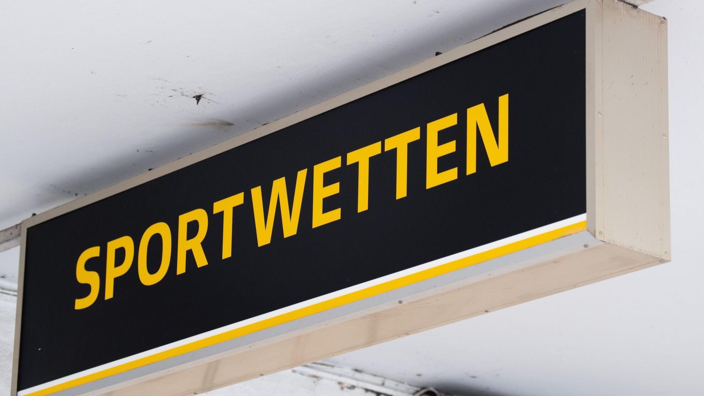 Unbekannte-brechen-in-N-rnberg-in-mehrere-Wettb-ros-ein-und-machen-fette-Beute