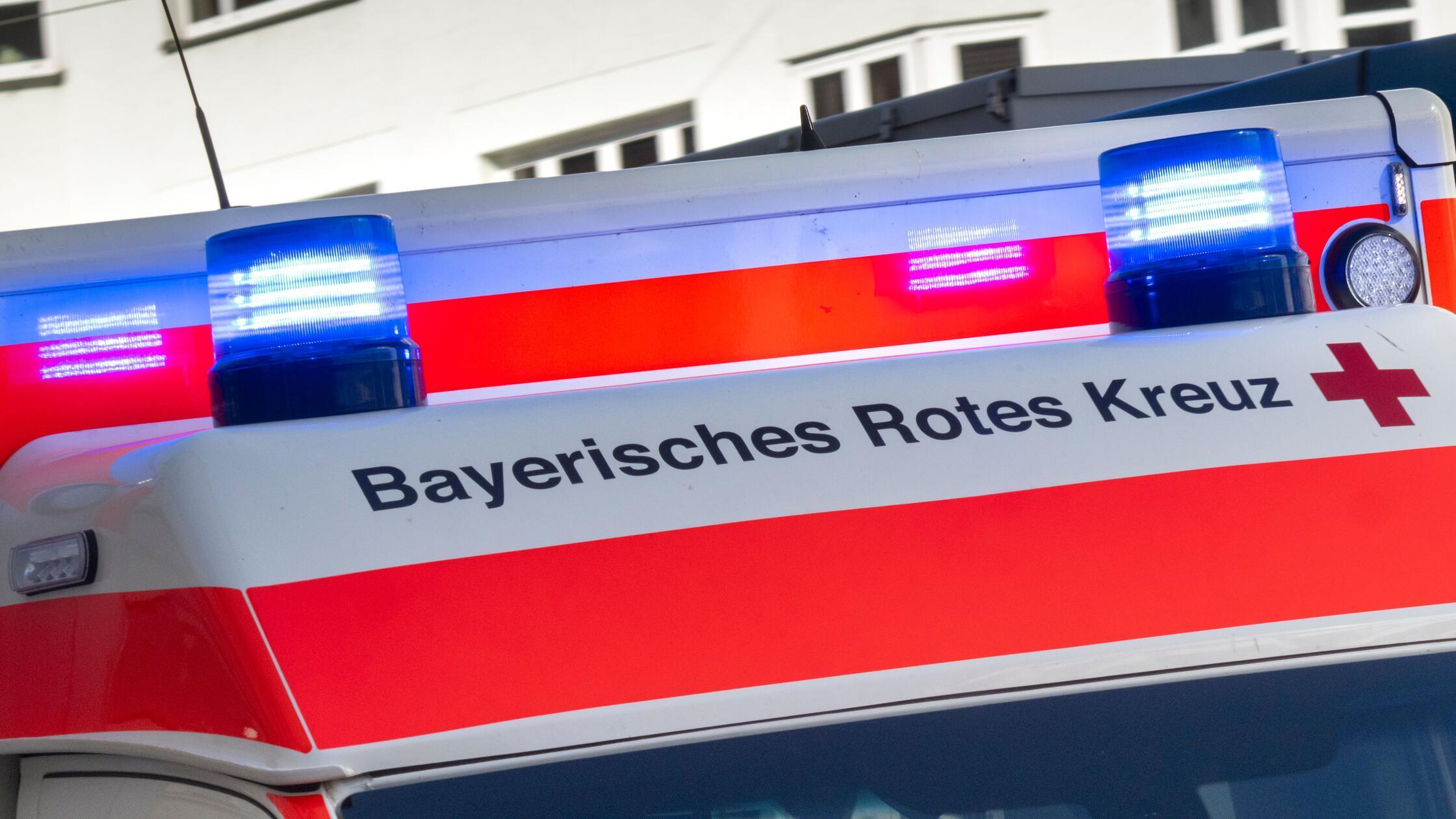 Krankenwagen-unter-dem-Hammer-Rotes-Kreuz-Erlangen-versteigert-Fahrzeuge