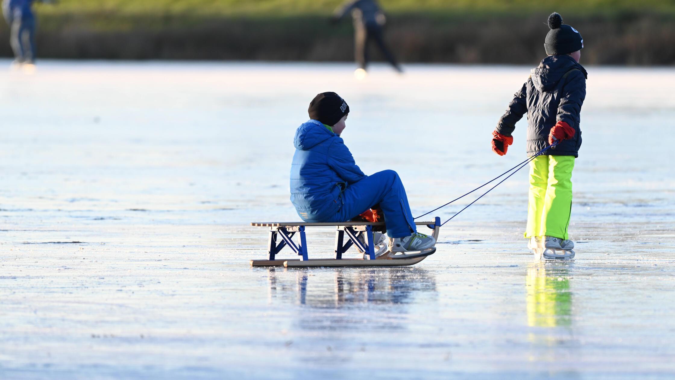 Trotz-klirrender-K-lte-N-rnbergs-Eisfl-chen-sollte-man-besser-nicht-betreten