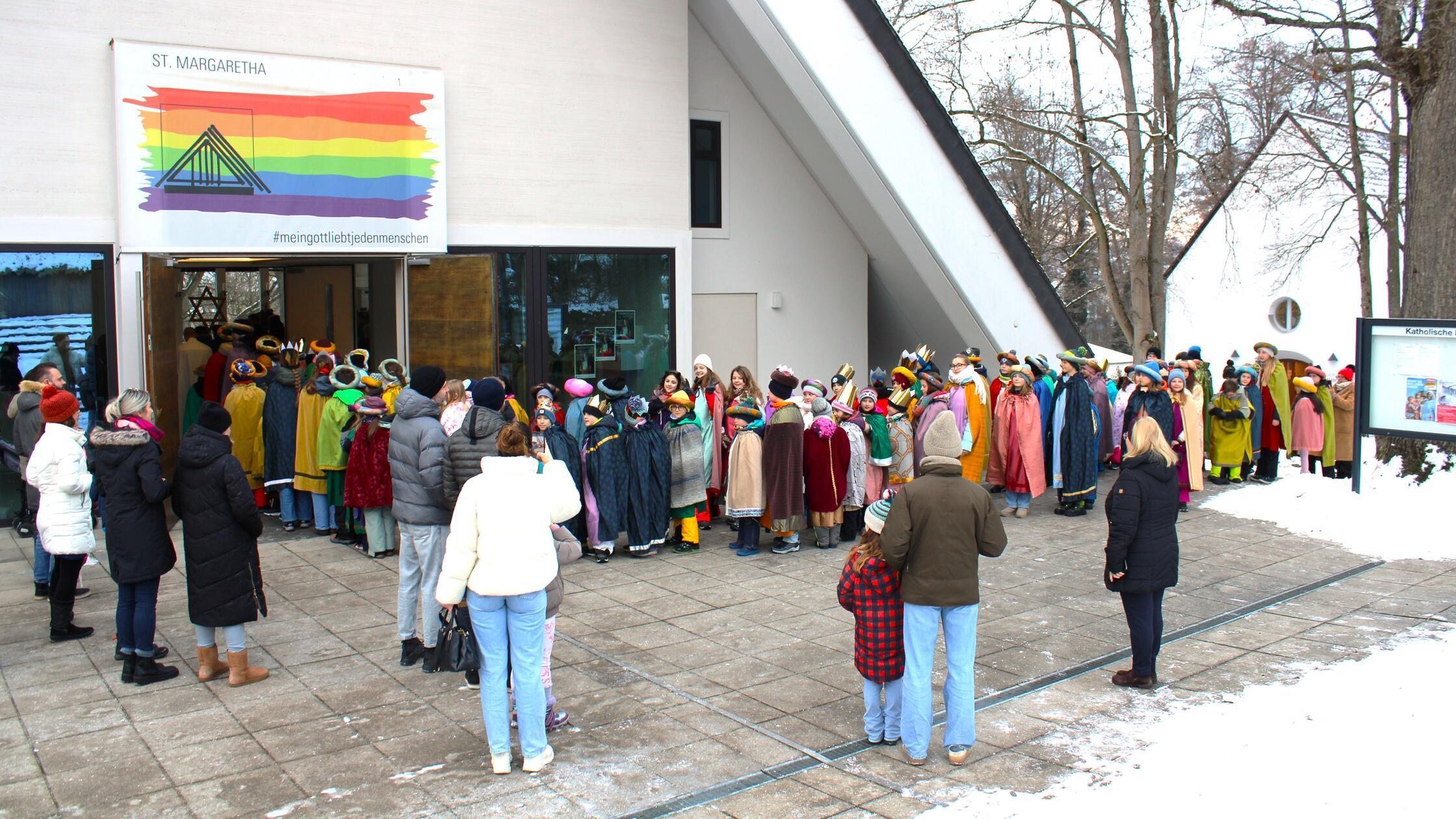 -ber-100-Sternsinger-in-Heroldsberg-sammeln-Rekordbetrag