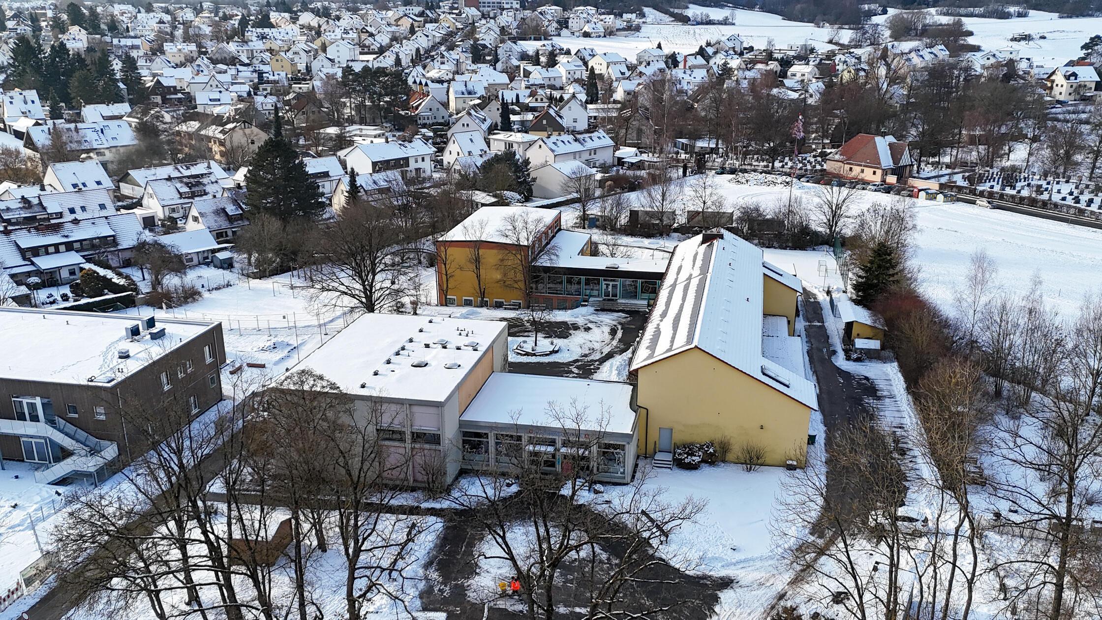 K-lte-statt-hitzefrei-So-kam-es-zum-Unterrichtsausfall-an-der-Grundschule-Heuchling