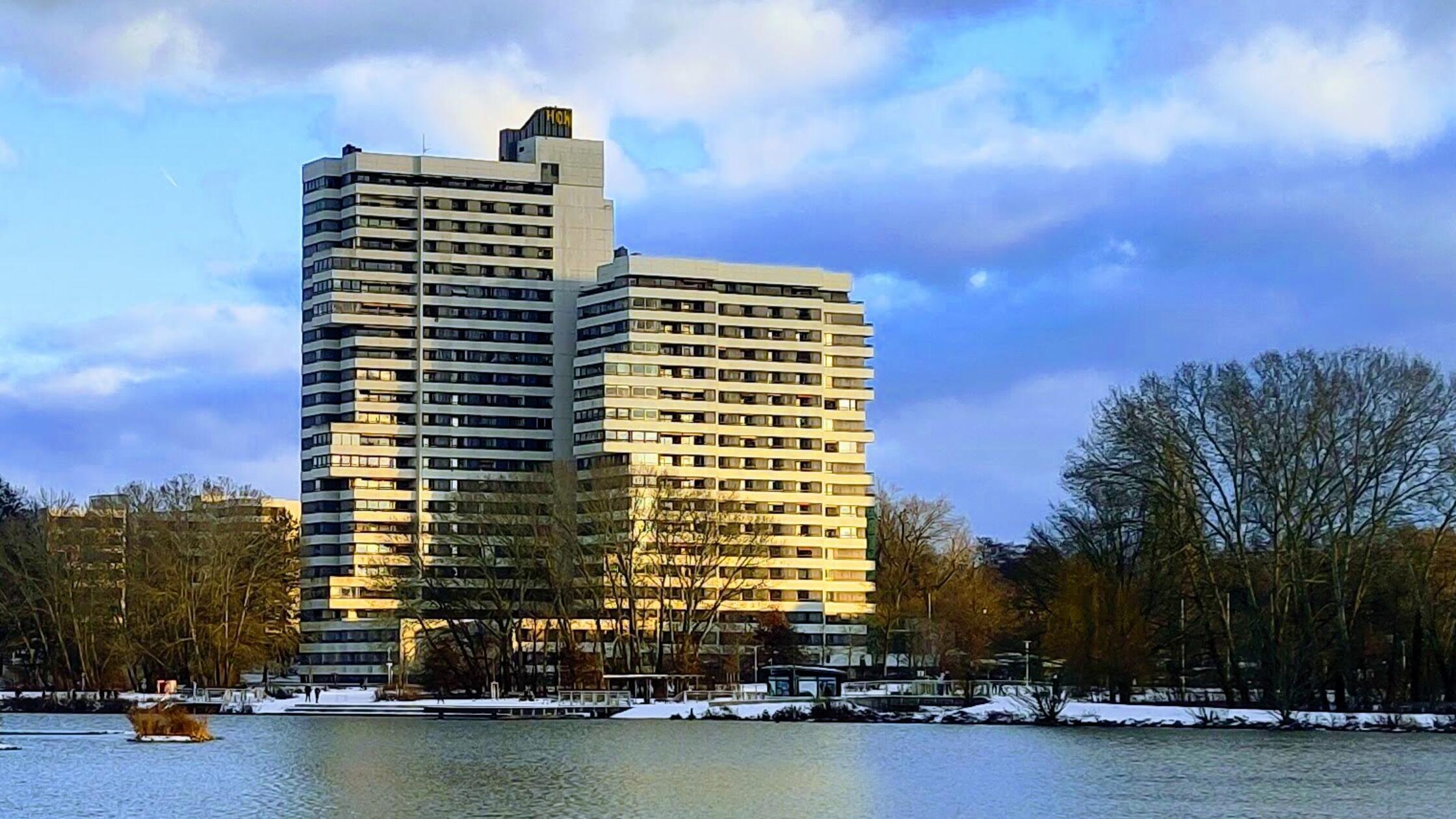 Sachbesch-digung-in-80-Metern-H-he-Norikus-Wohnanlage-mit-Graffiti-beschmiert