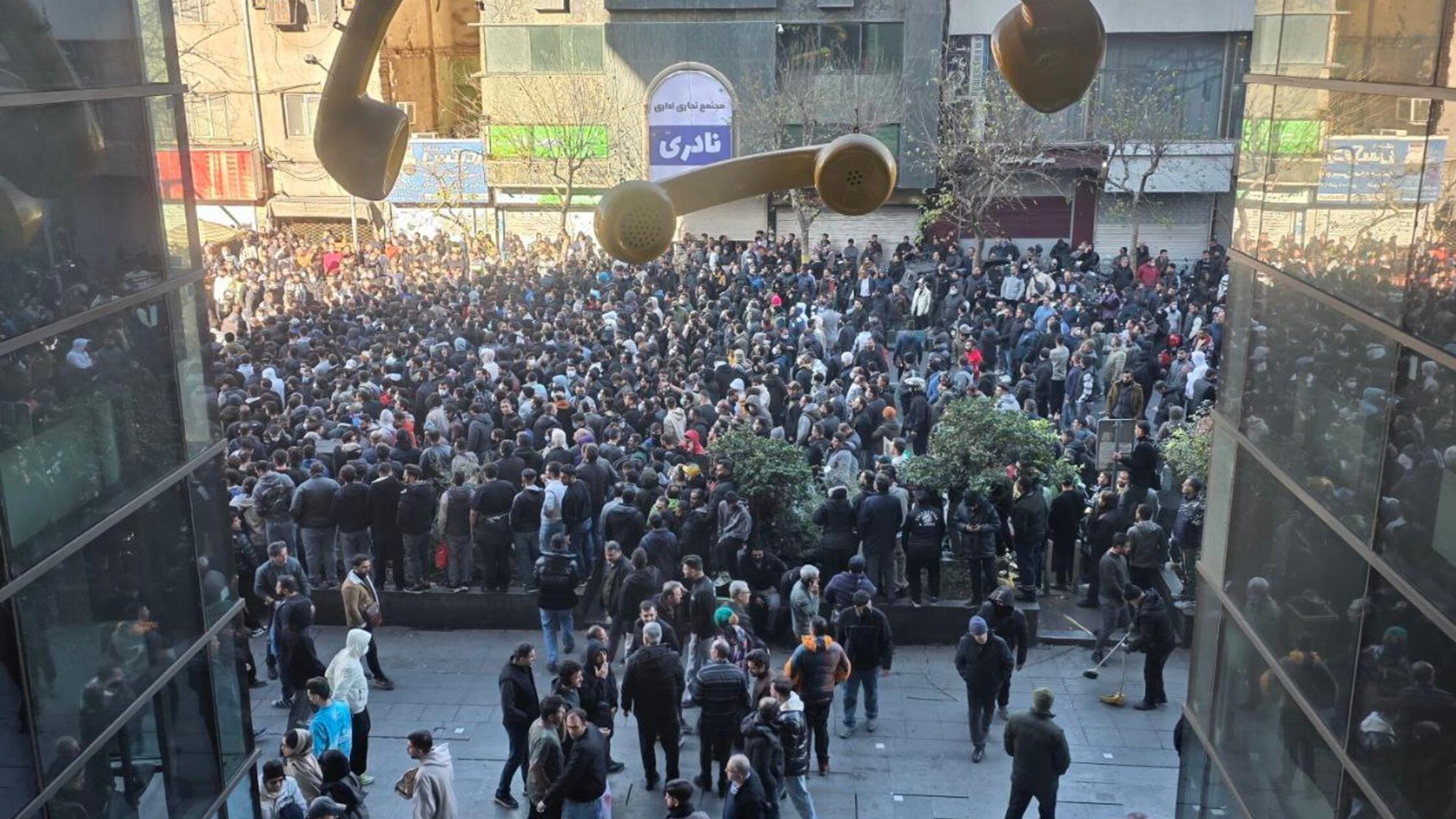 Iran-Proteste-auch-in-Millionenstadt-Maschhad-Wie-Krieg-