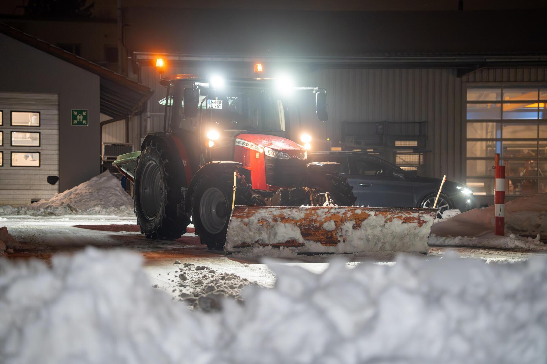 Rund um die Metropolregion Nürnberg, in Mittel- und Unterfranken, herrschte bis in den Vormittag eine erhöhte Glättegefahr. In Oberfranken und der Oberpfalz galt sogar eine Unwetterwarnung der zweithöchsten Stufe (drei von vier).