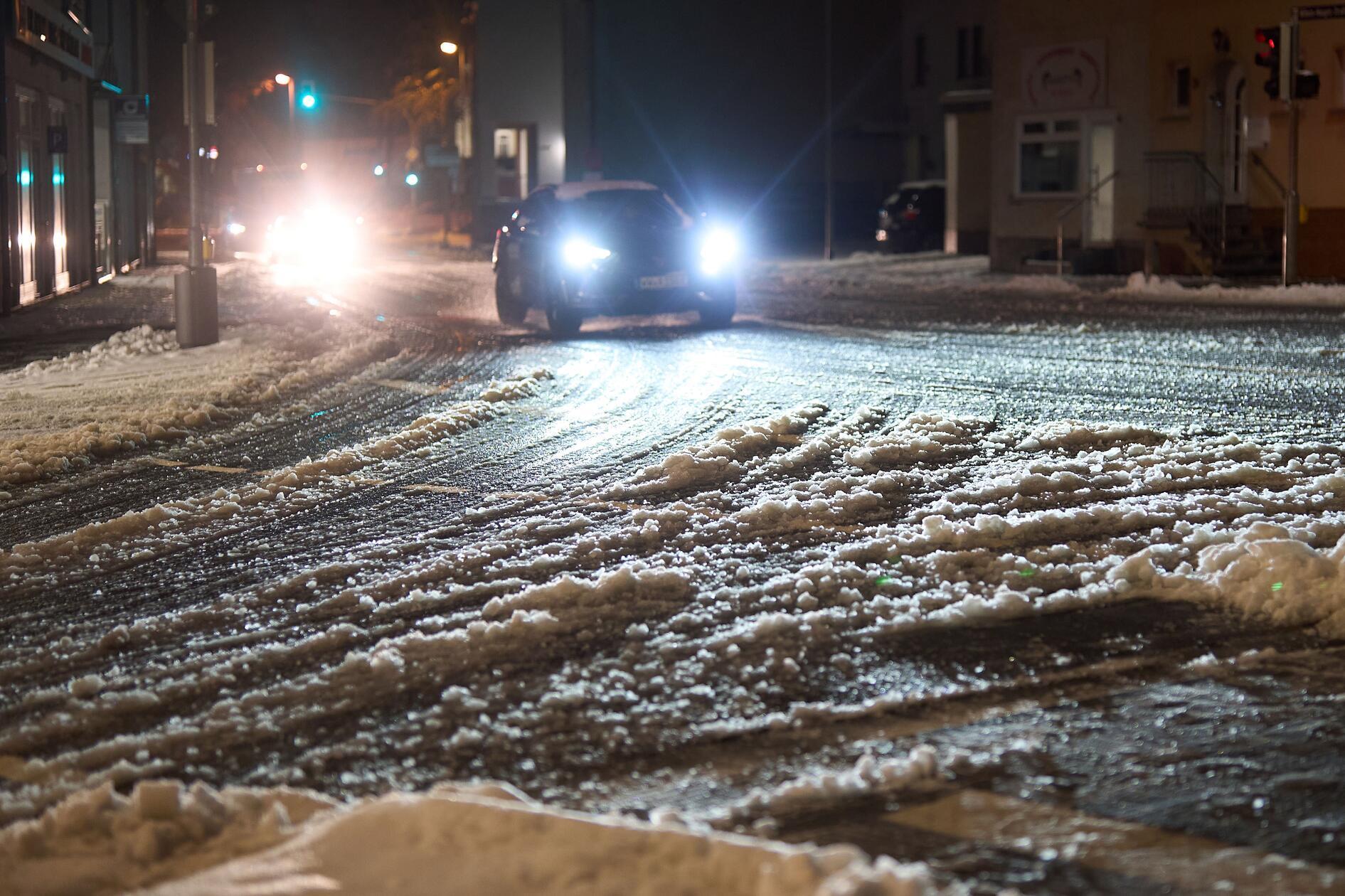 Verschneite Straßen gab es auch zuhauf in Montabaur in Rheinland-Pfalz.