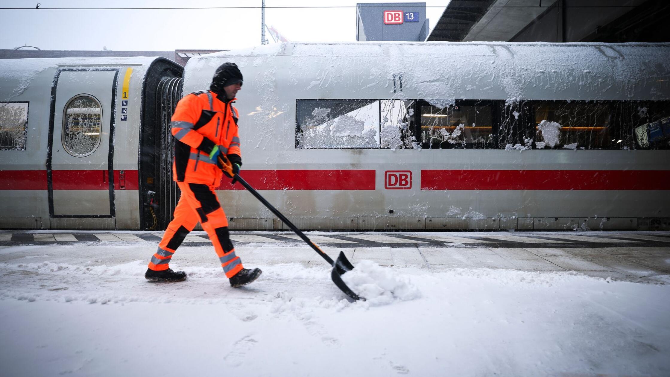 Schnee zieht nach Süden – Fernverkehr der Bahn soll anlaufen