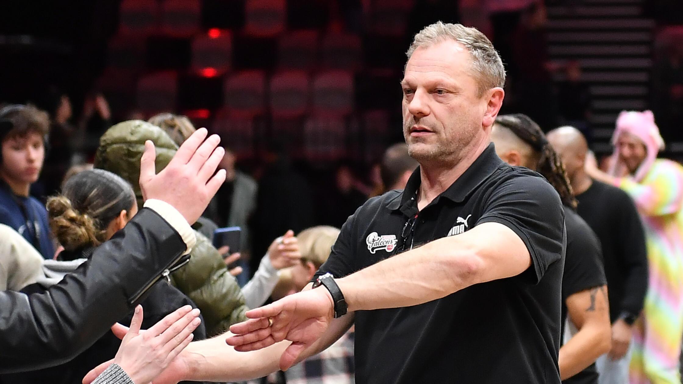 -Insgesamt-zufrieden-Die-Falcons-beenden-die-Hinrunde-mit-einem-86-75-Sieg-in-M-nster