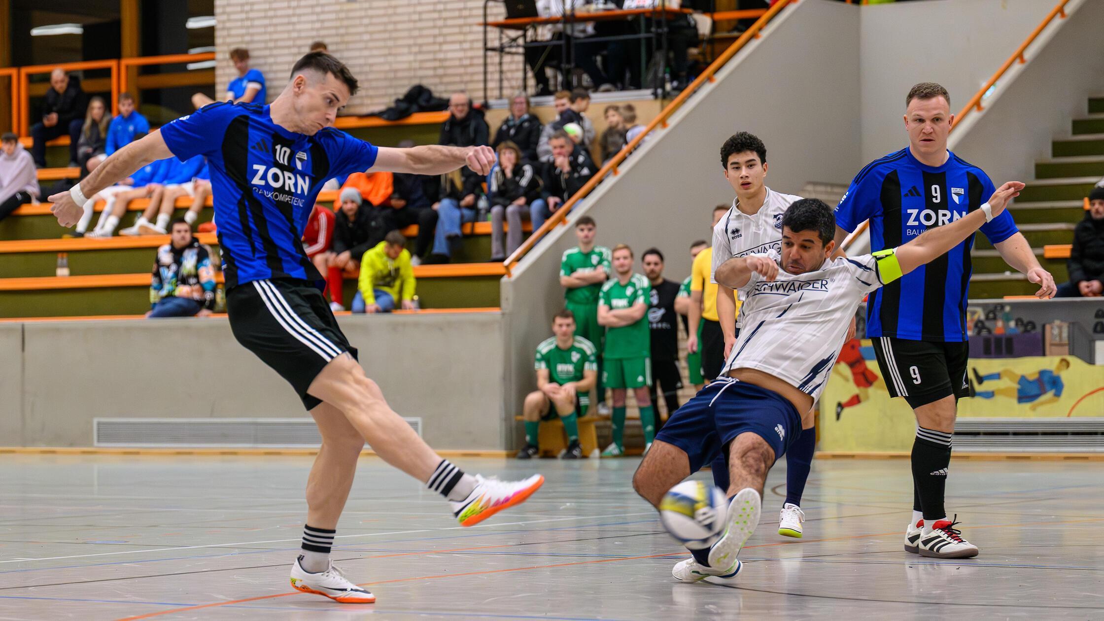 H-ttenbach-gr-tscht-Jahn-Forchheim-bei-der-Kreismeisterschaft-ER-PEG-dazwischen