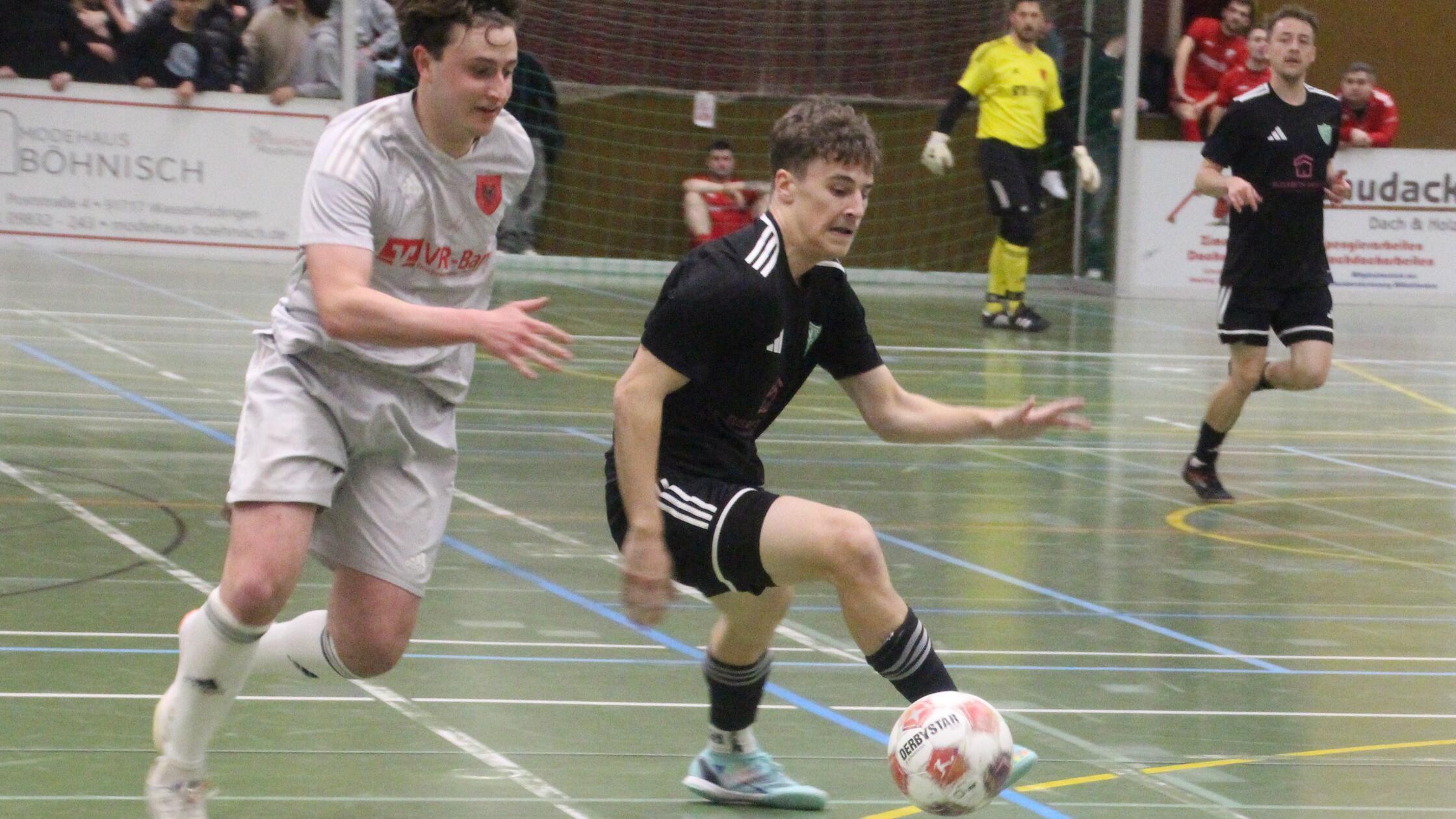 Mitternachtsturnier-des-SV-Oberm-gersheim-Favorit-SC-Aufkirchen-muss-zweimal-zittern