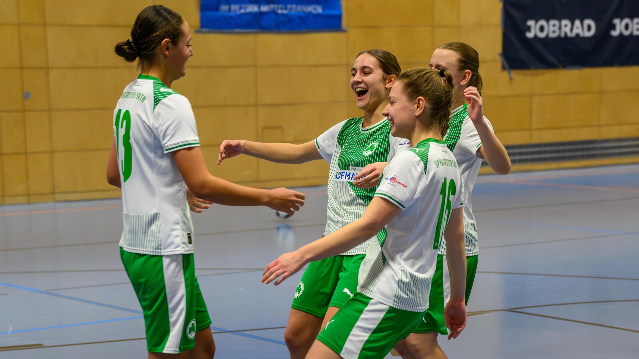 Die-SpVgg-Greuther-F-rth-holt-den-Titel-beim-Bezirksfinale-der-Frauen-im-Futsal