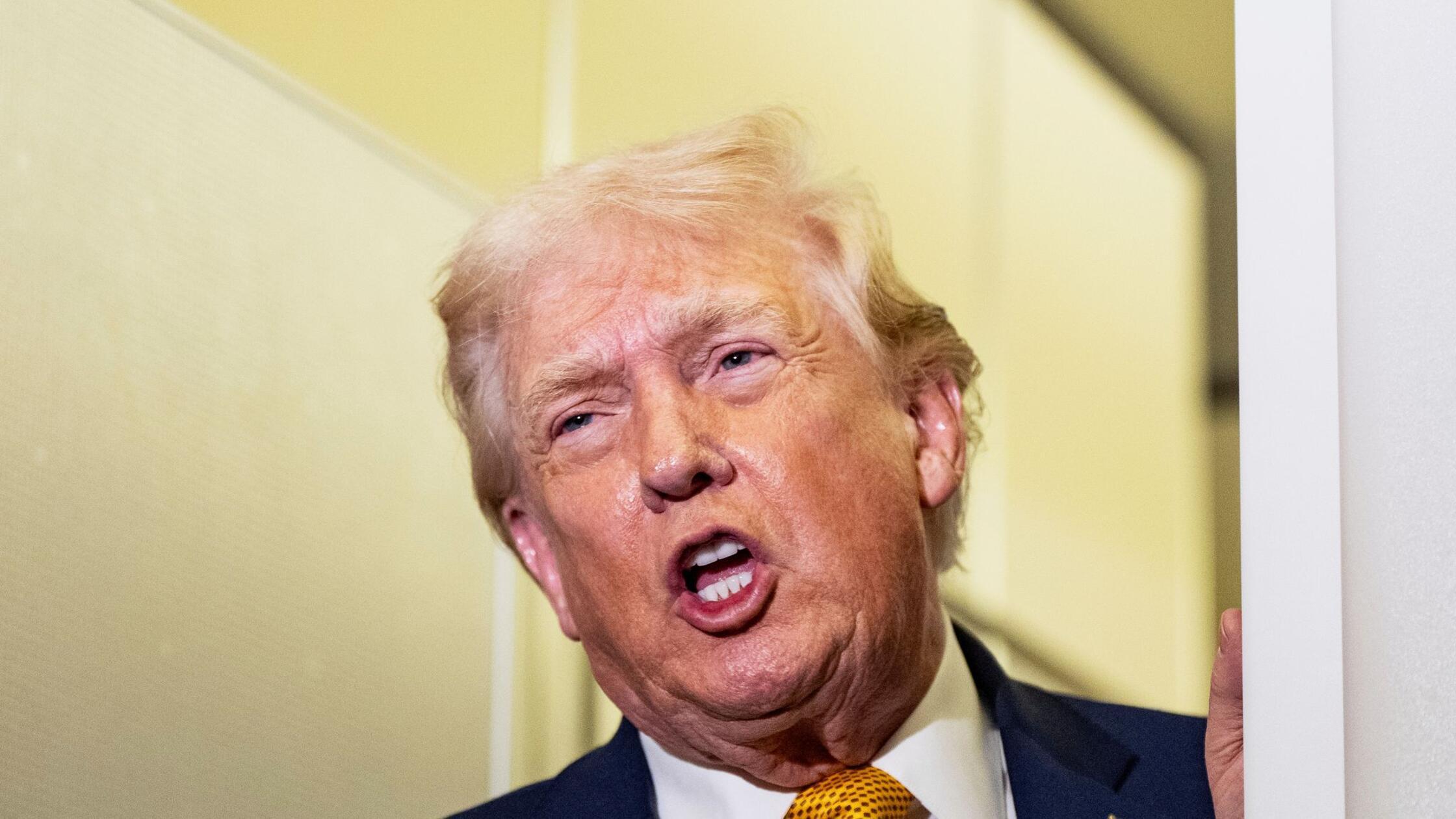 Trump-Z-lle-von-25-Prozent-f-r-L-nder-mit-Iran-Gesch-ften