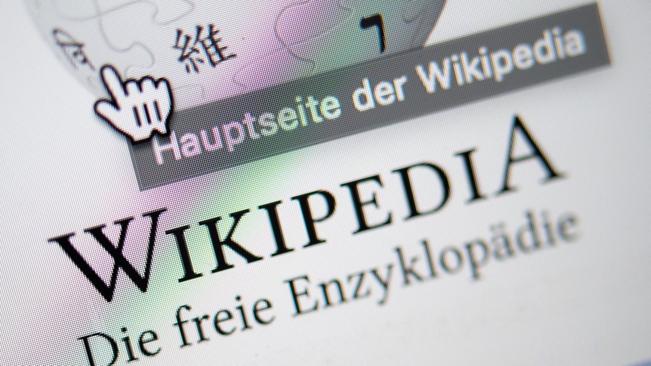 Wikipedia-mit-25-unter-Druck-durch-KI-Konkurrenz