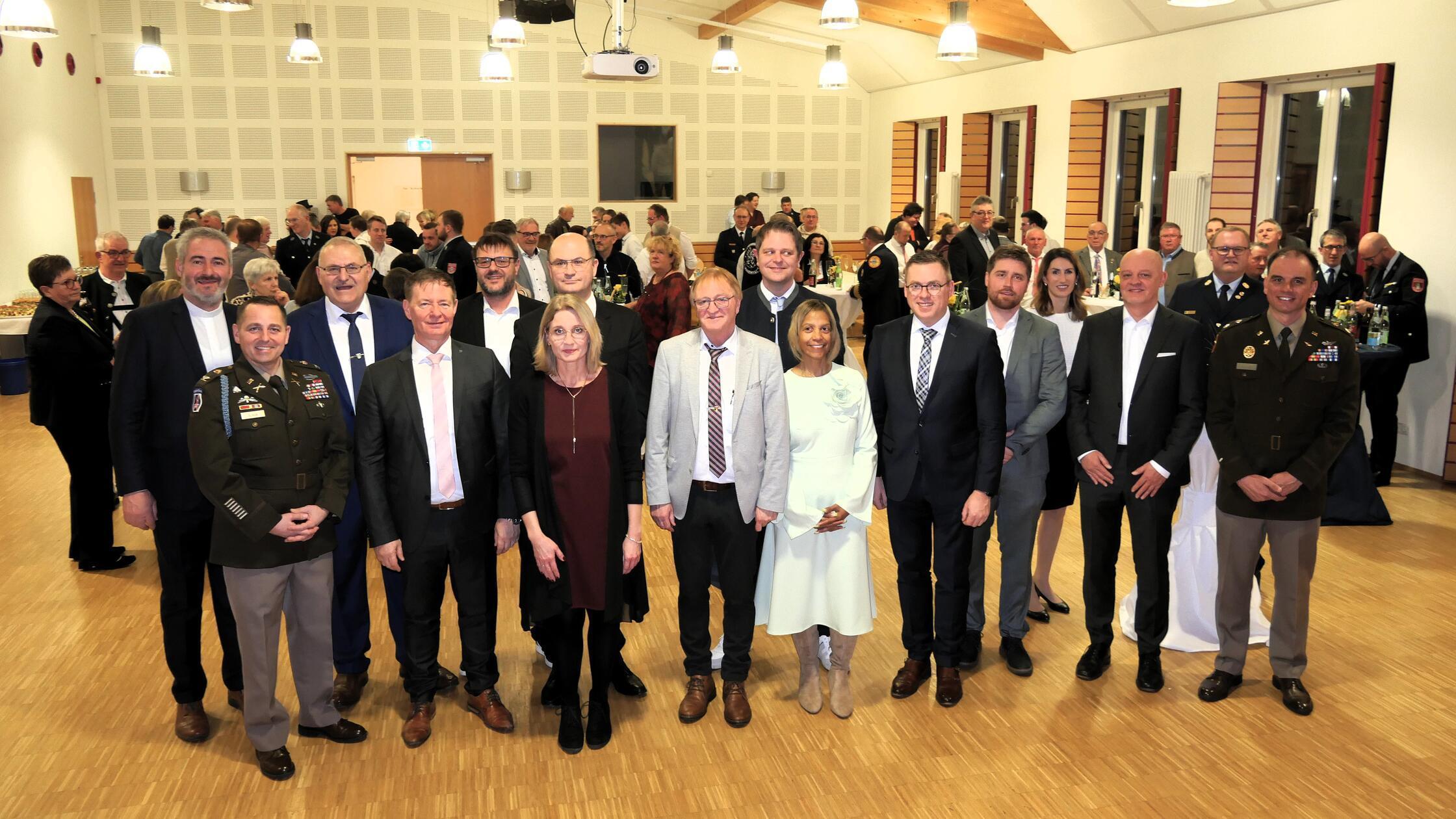 Im Keltensaal in Hohenfels hießen viele Gäste das 