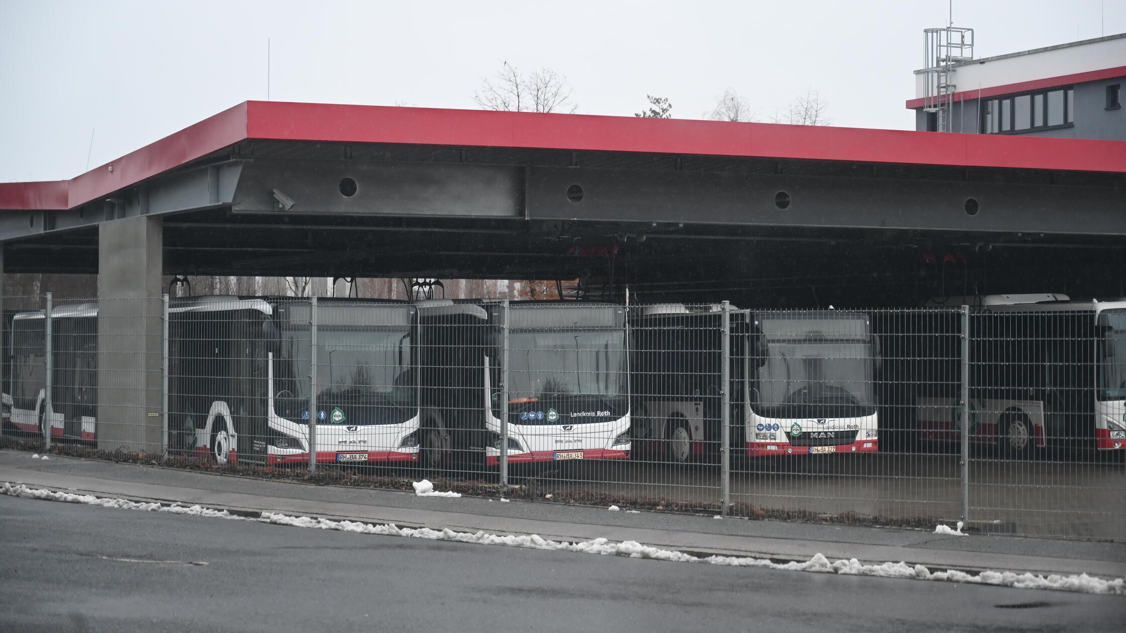 Sch-lerbef-rderung-im-Kreis-Roth-bei-Glatteis-So-trotzt-Busbetrieb-R-hler-dem-Wetter