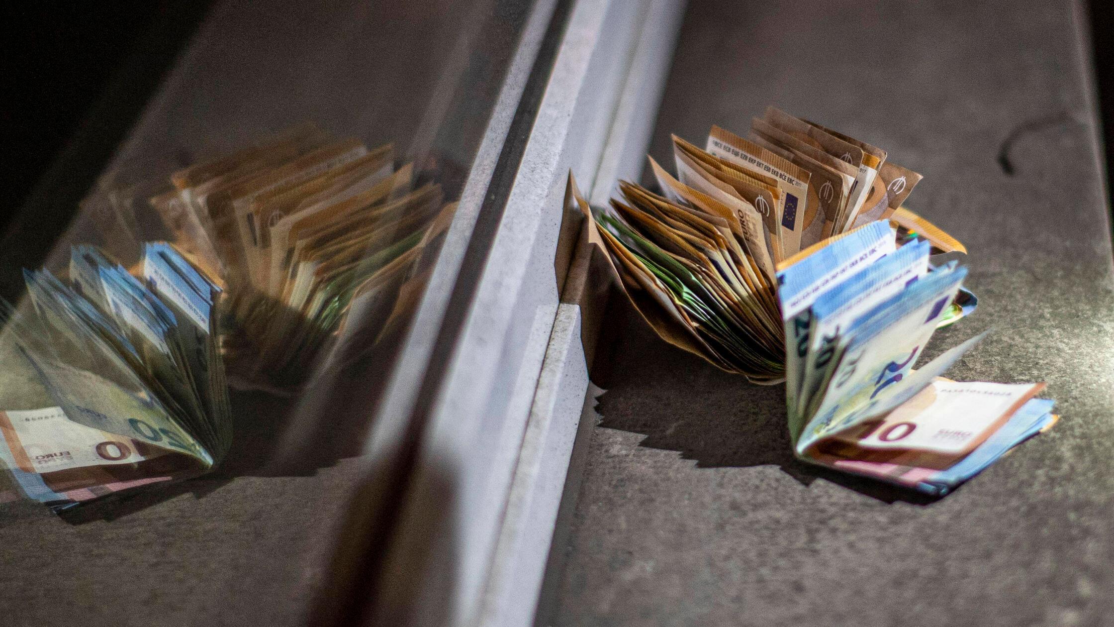 Frau-in-H-chstadt-findet-1200-Euro-Bargeld-und-handelt-genau-richtig