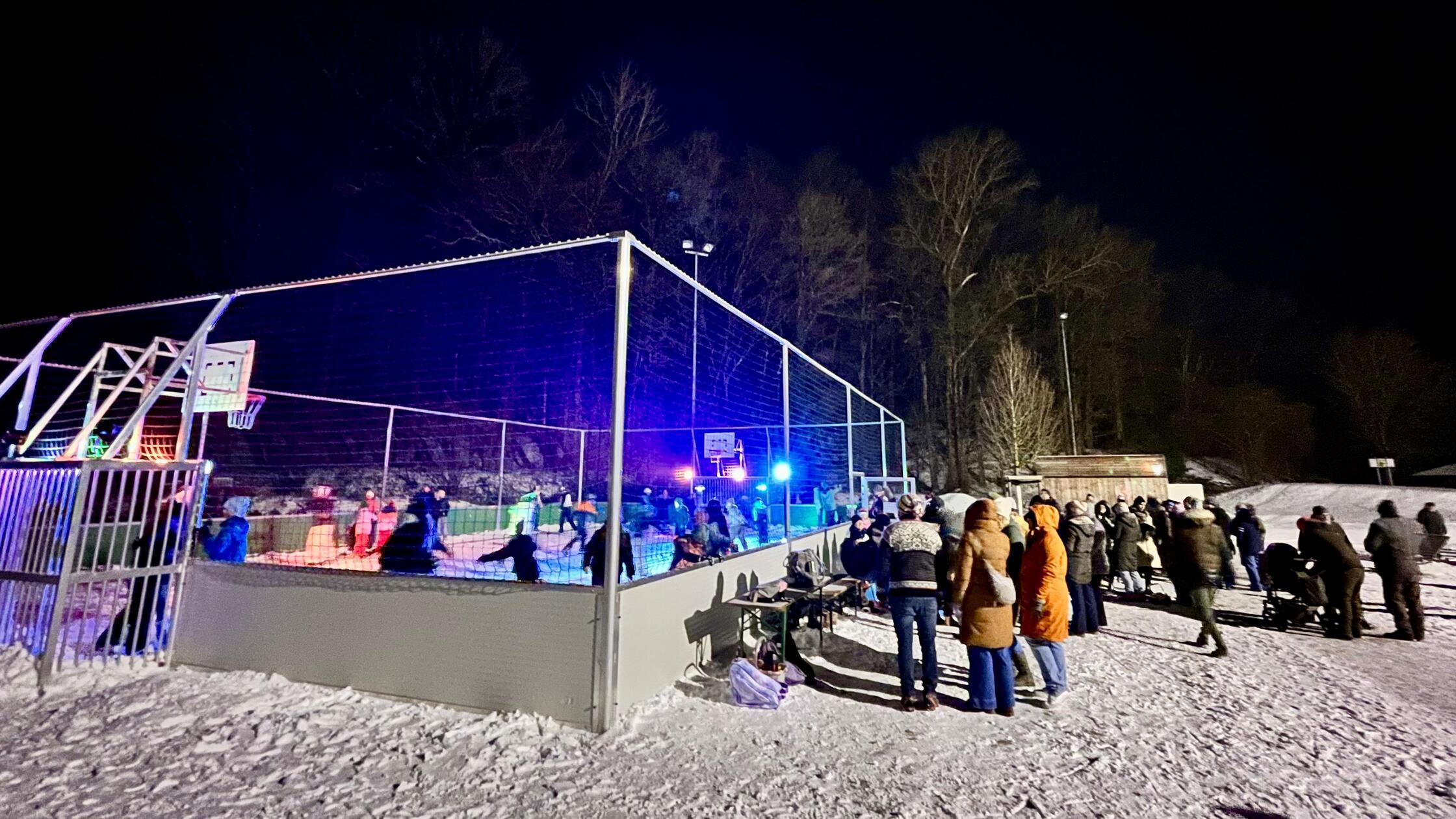 Das Spielfeld wurde zur großen Eisfläche.