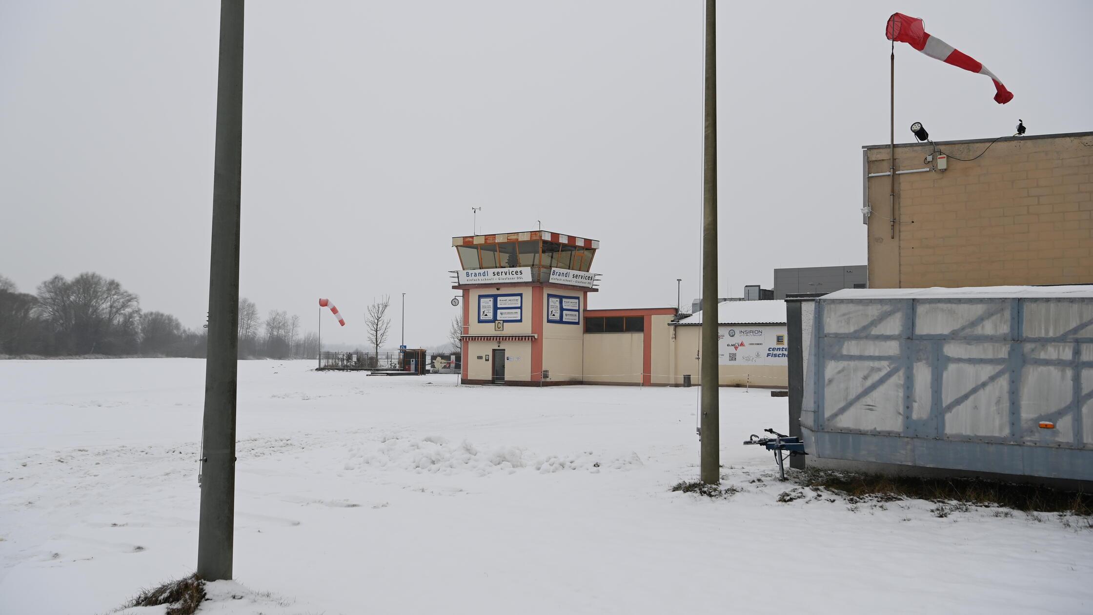 Steuerstreit-um-geerbten-Acker-am-Flugfeld-Neumarkter-hofft-auf-Petitionsausschuss