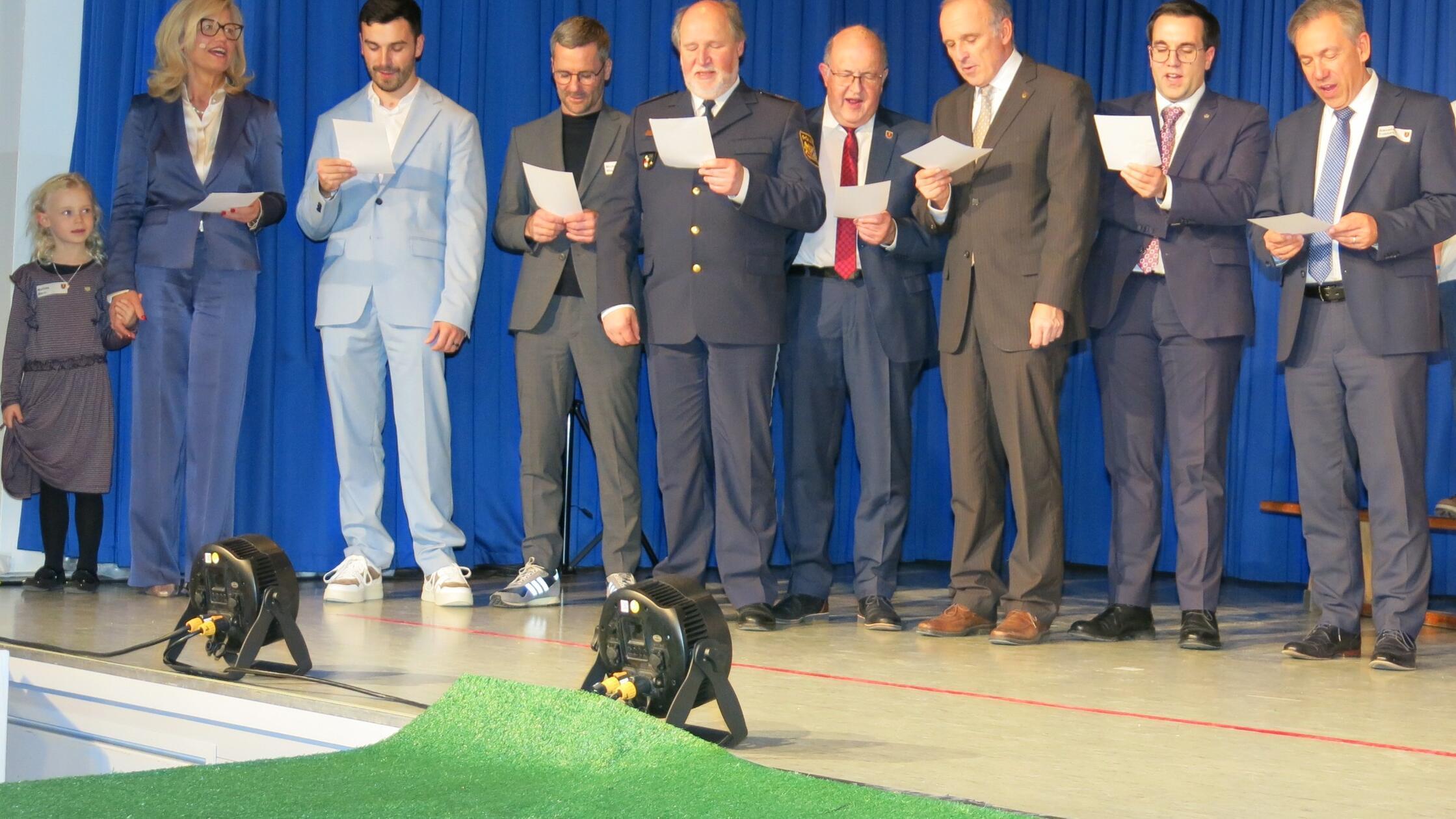 Clublegende-Michael-Wiesinger-wurde-beim-Neujahrsempfang-in-Eckental-gro-z-gig-verziehen