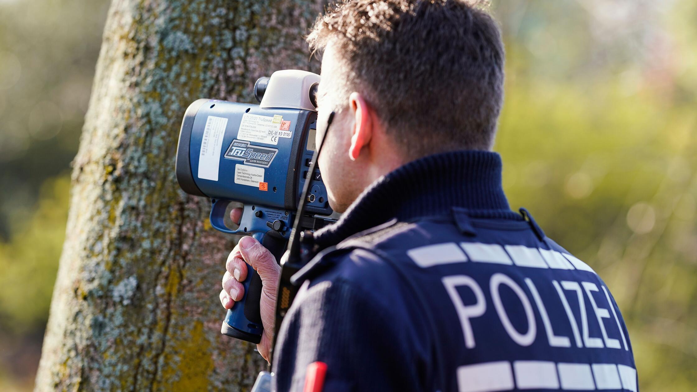 Fahrer-eines-Kleintransporters-hatte-auf-der-A3-bei-Erlangen-gleich-dreifaches-Pech