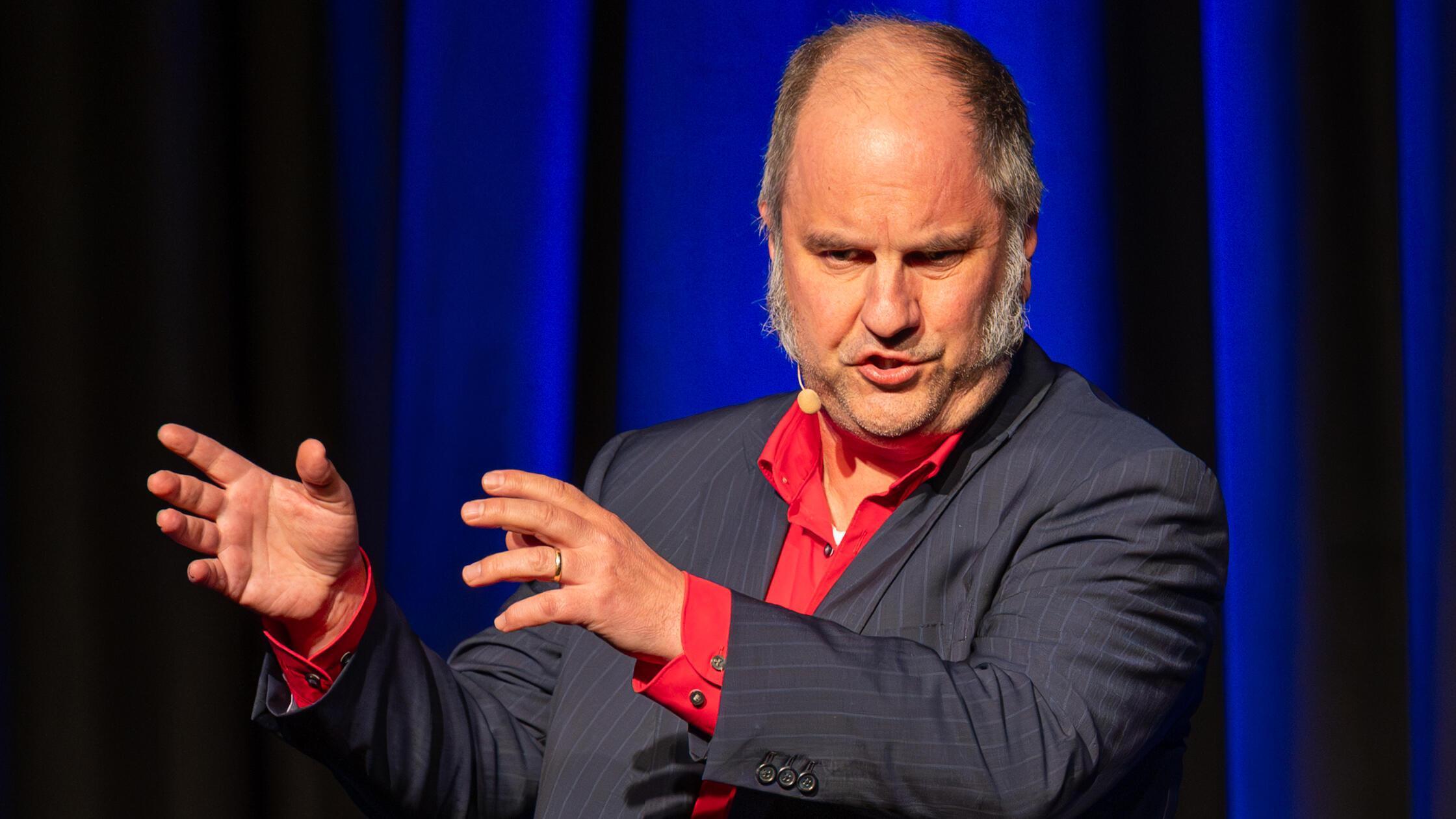 Rachs-chtig-oder-richtig-Egersd-rfers-Wutrede-beim-Kabarettpreis-wird-hitzig-diskutiert