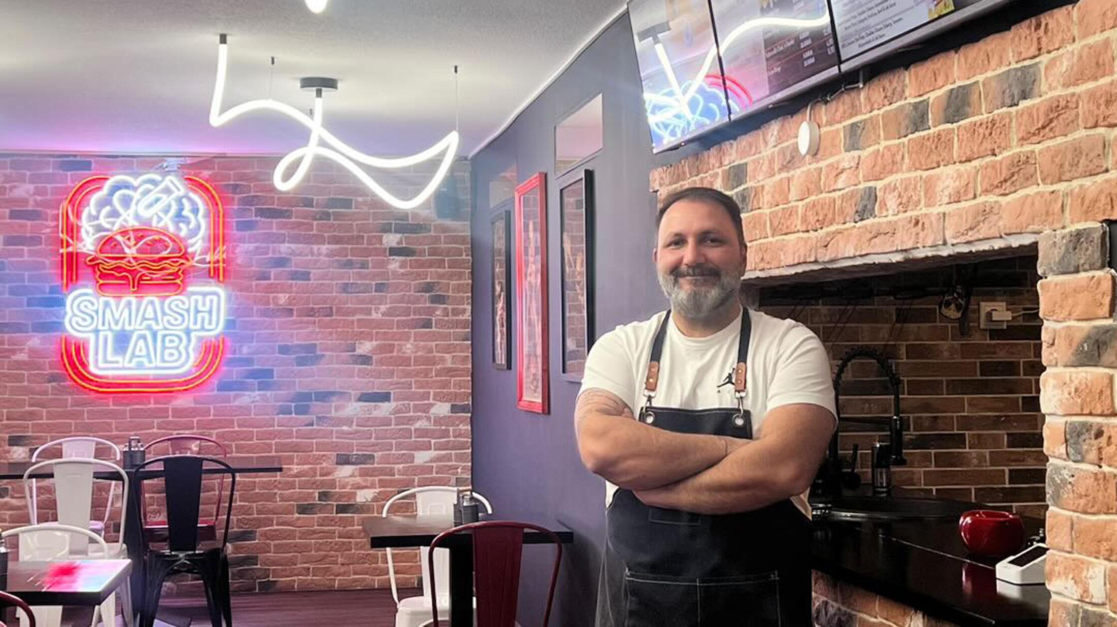 Eine-neue-Adresse-f-r-Burger-Fans-in-Schwabach-Das-Smash-Lab-hat-er-ffnet